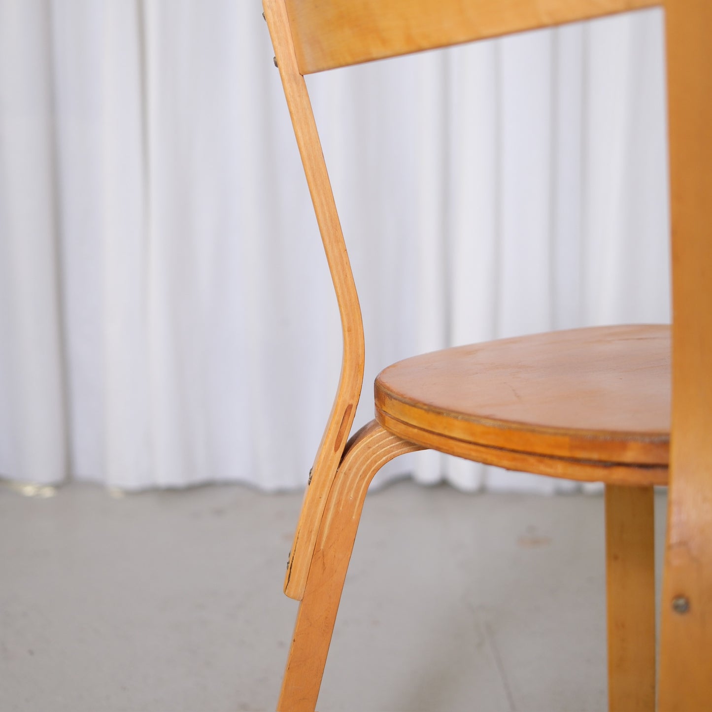 Alvar Aalto 69 Sandwich -tuolit, valmistaja Artek, 1930-luku