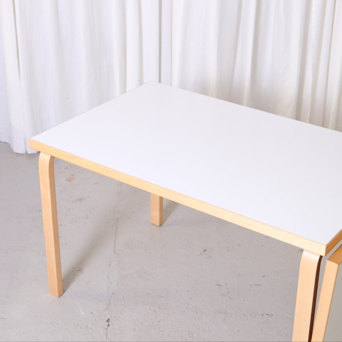 Artek suuri taittopöytä – Alvar Aalto