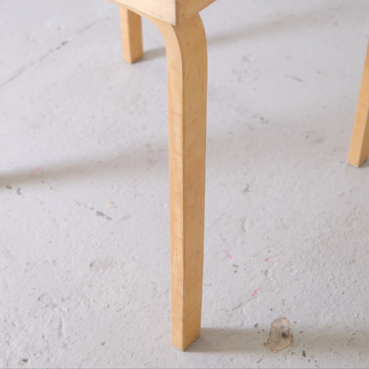 Alvar Aalto Artek 81C -pöytä