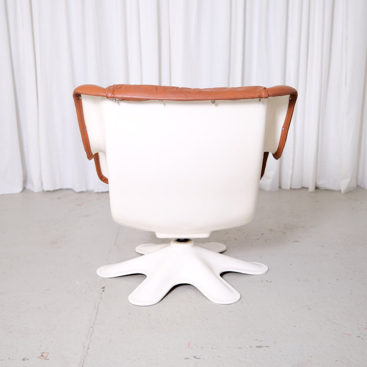 Yrjö Kukkapuro Karuselli 418 Swivel Lounge Chair for Haimi in Brown Leather