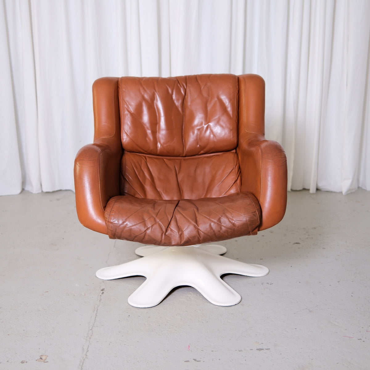 Yrjö Kukkapuro Karuselli 418 Swivel Lounge Chair for Haimi in Brown Leather