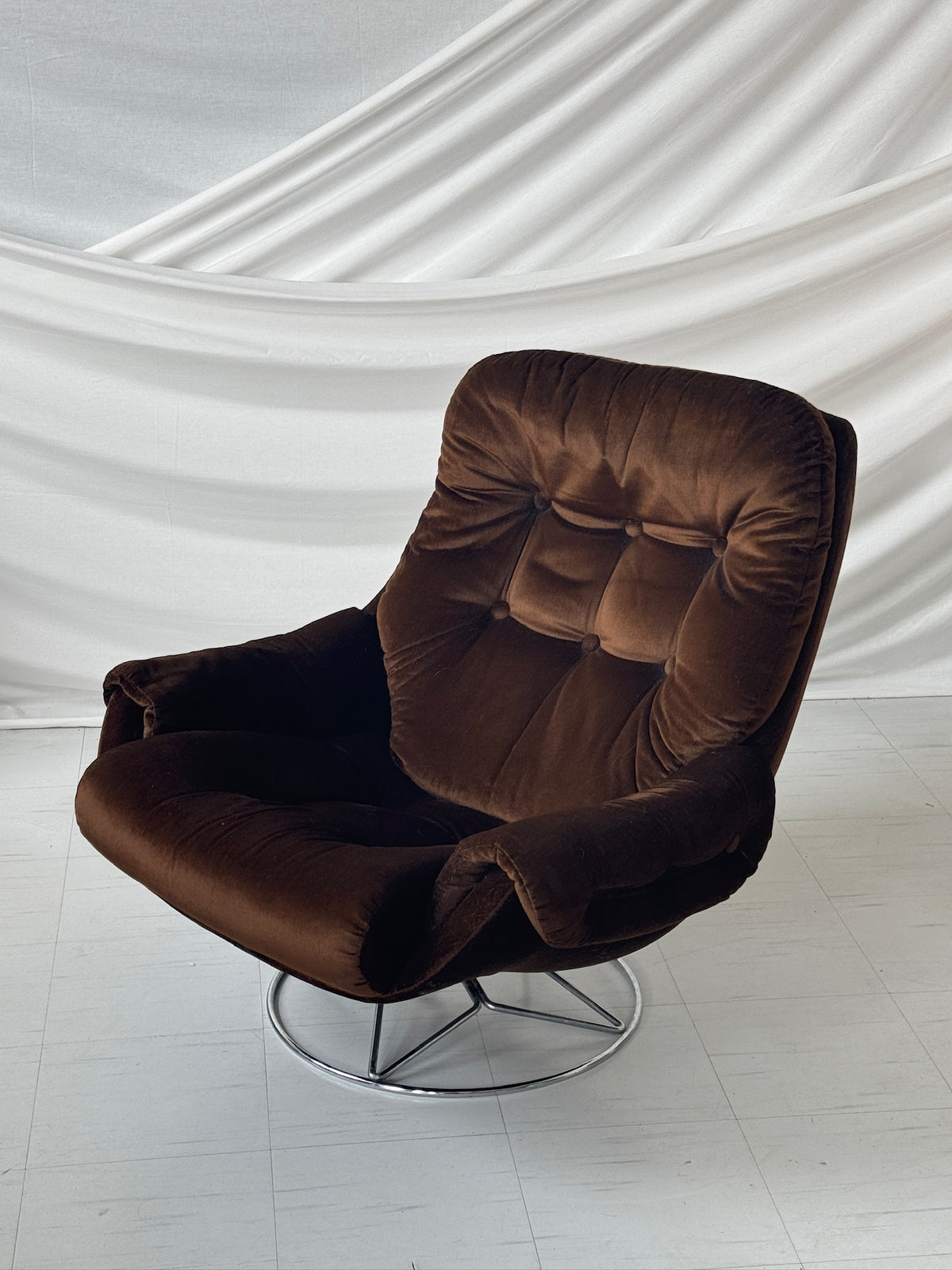 Vintage Swivel Lounge Chair in Chocolate Brown Velvet