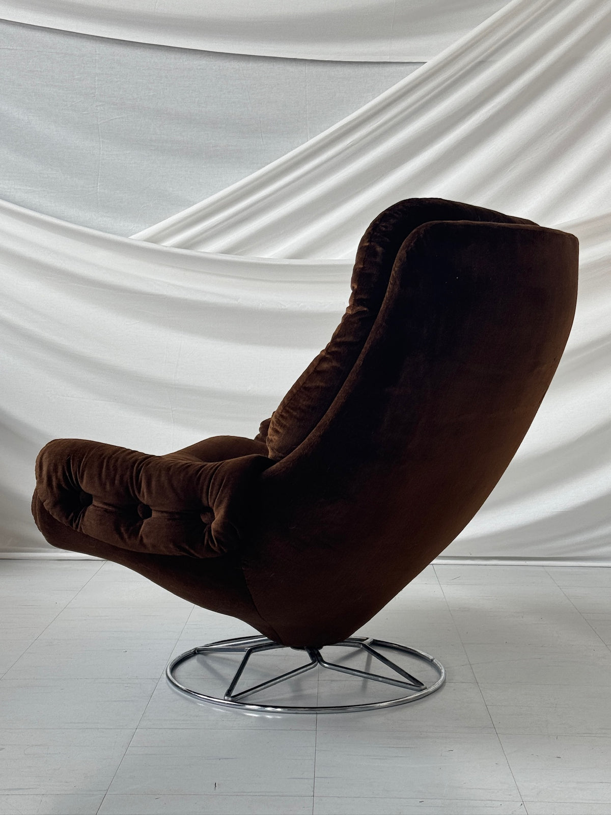 Vintage Swivel Lounge Chair in Chocolate Brown Velvet