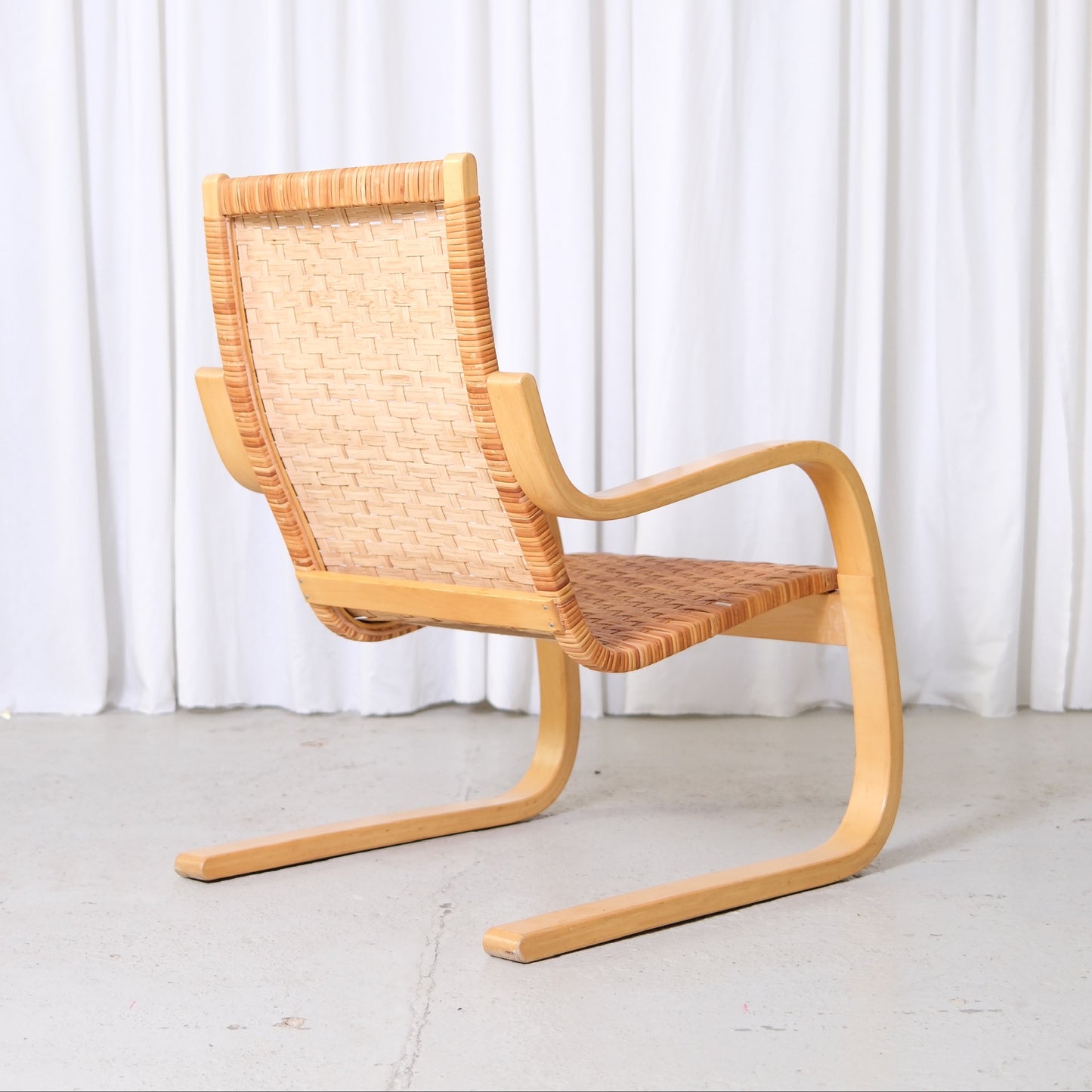 Alvar Aalto 406 -rottinkilepotuolit, valmistaja Artek