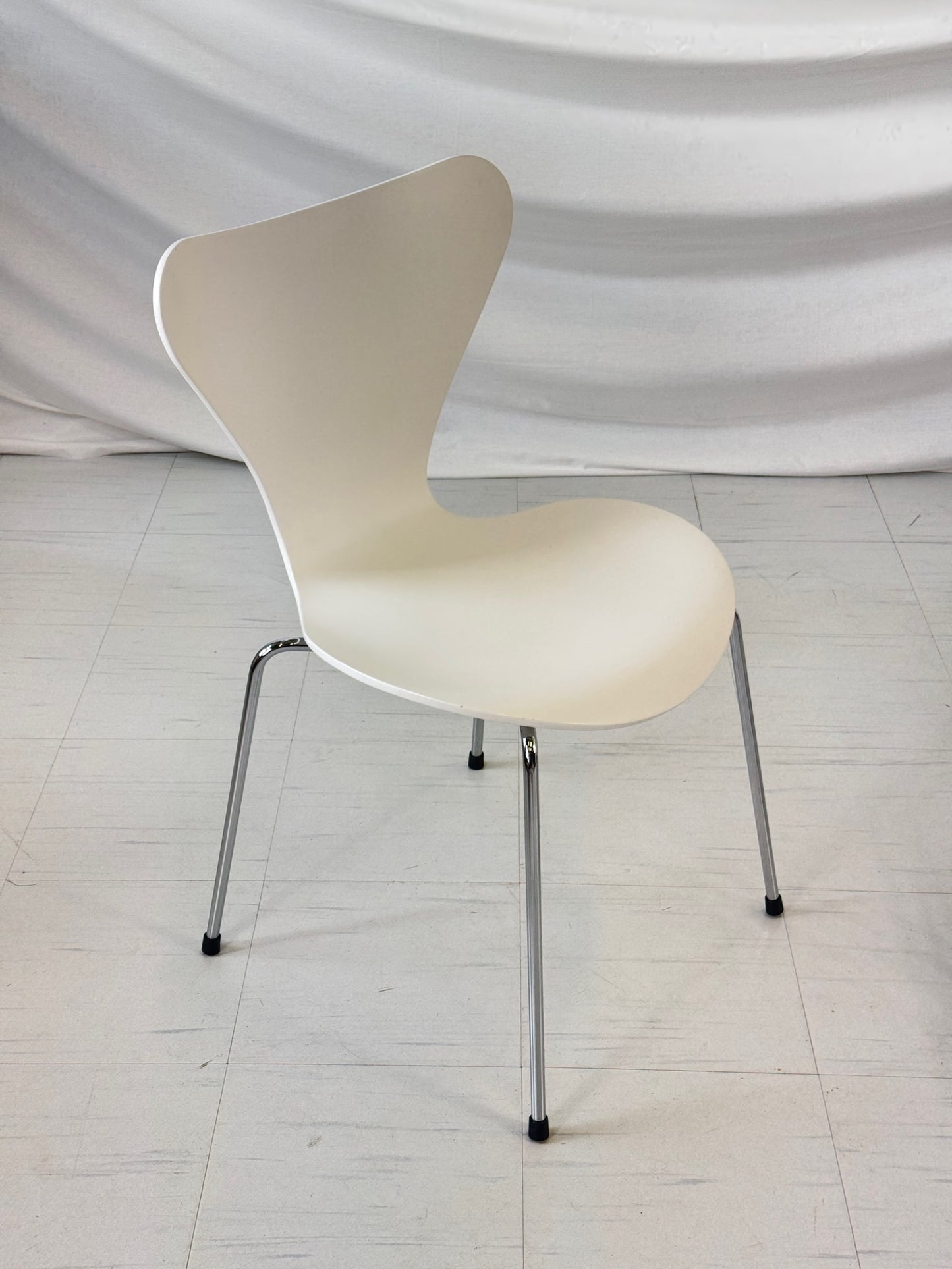 Arne Jacobsen malli 3107 Seven -tuoli, valmistaja Fritz Hansen