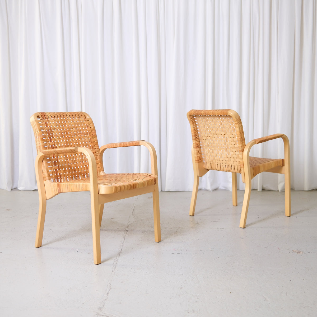 Alvar Aalto 45 -rottinkituoli, valmistaja Artek