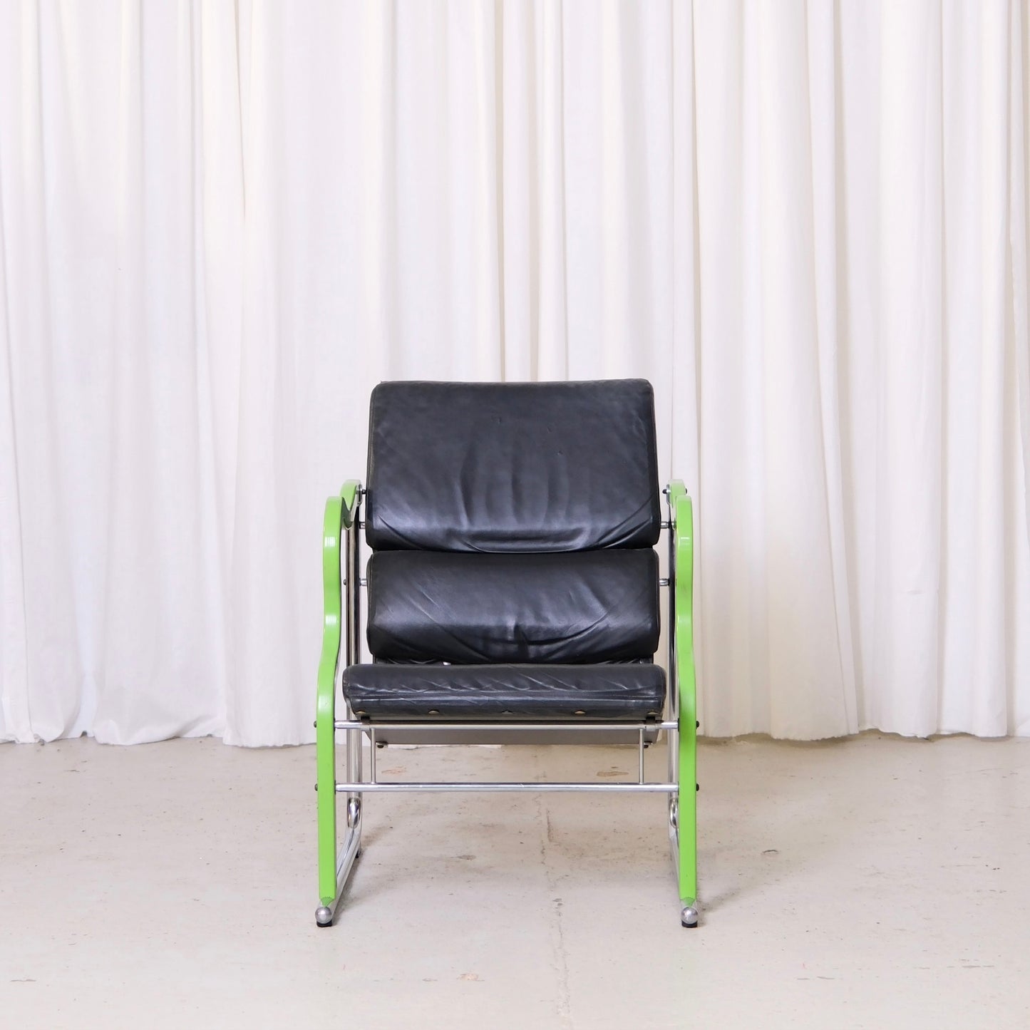 Yrjö Kukkapuro Experiment Lounge Chair in Black Leather and Green Armrests