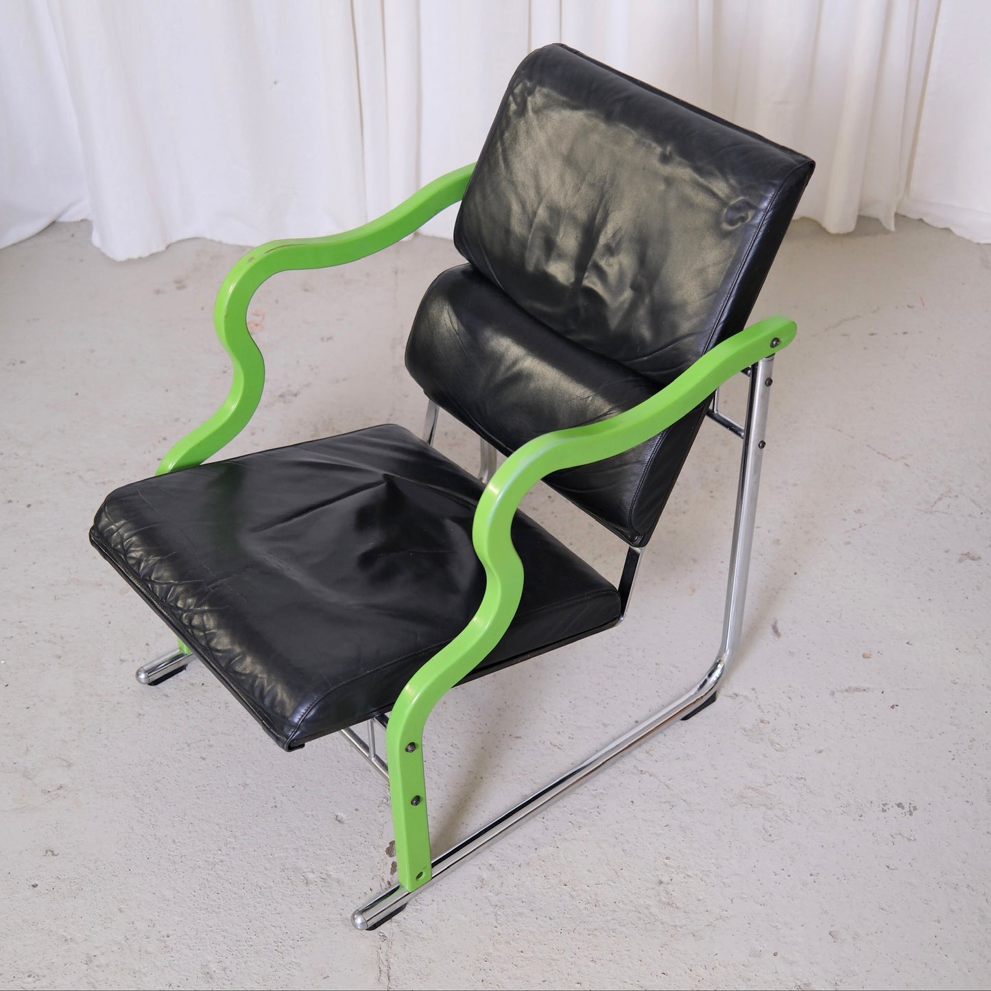 Yrjö Kukkapuro Experiment Lounge Chair in Black Leather and Green Armrests