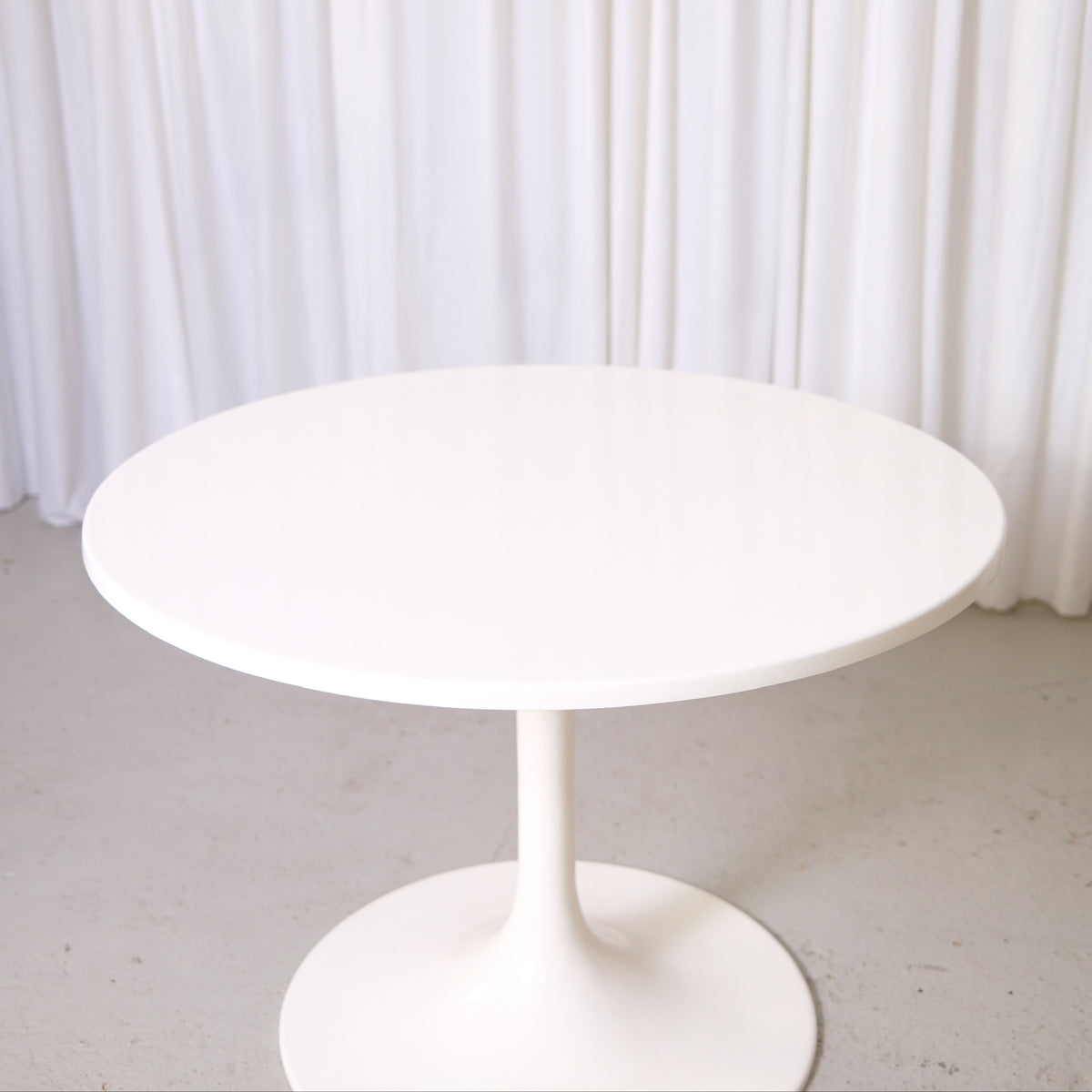 Asko Amigo Round Dining Table