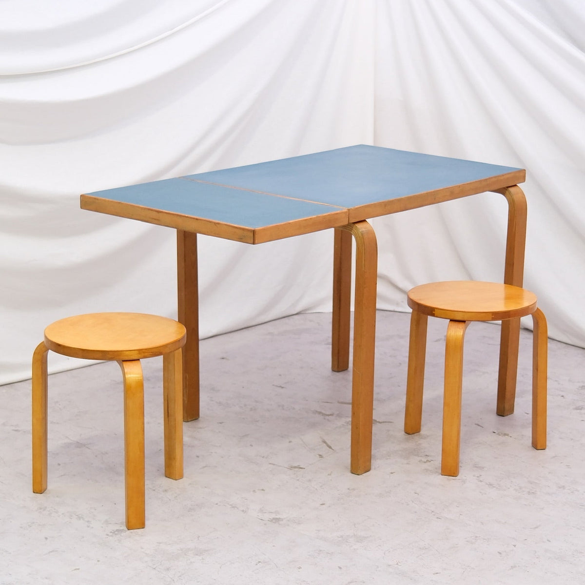 Artek DL82 Drop-Leaf Table OY HUONEKALU- JA RAKENNUSTYTEHDAS AB, 1940/1950S