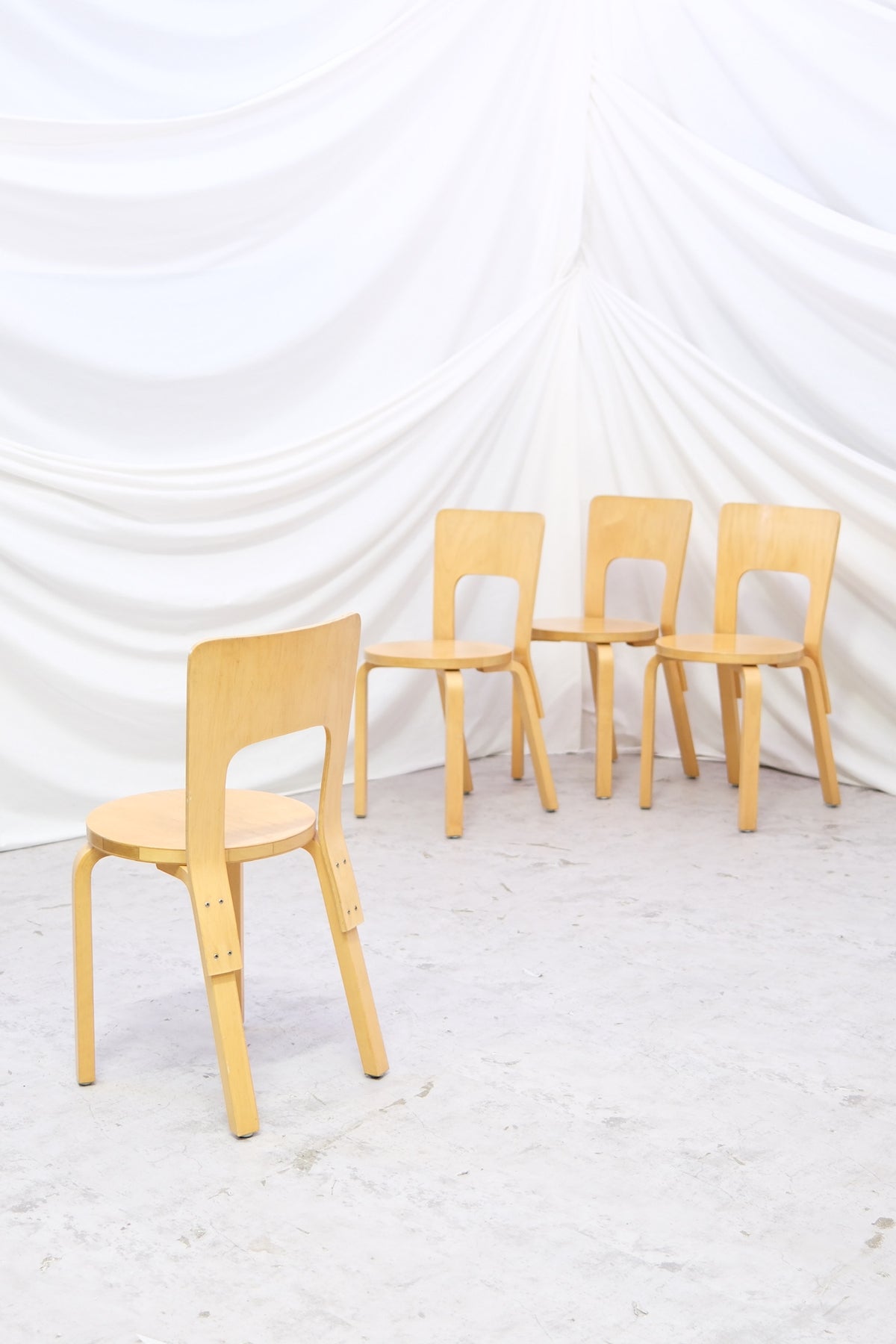 Alvar Aalto Artek 66 -koivutuolit