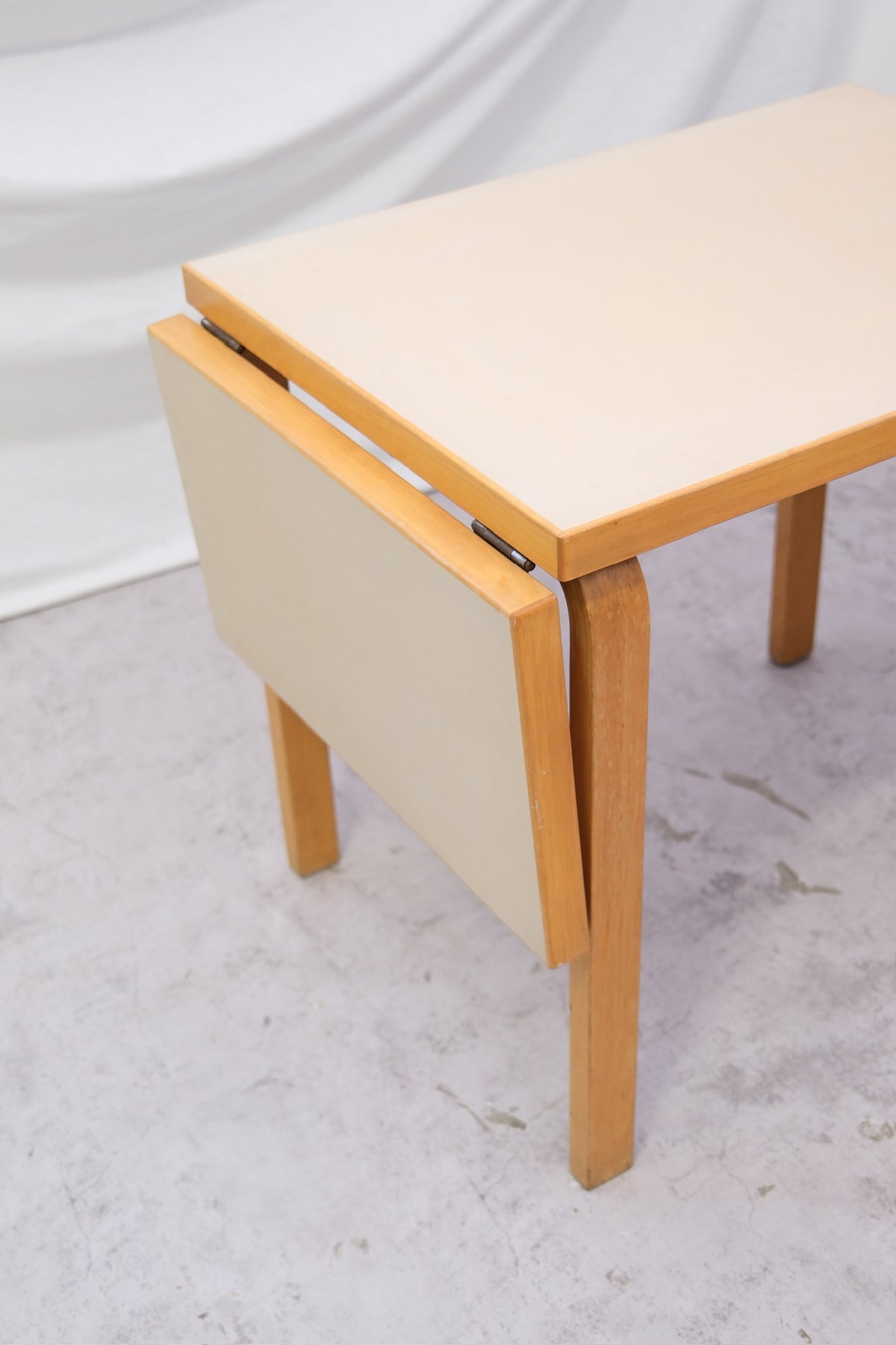 Artek DL82 Drop-Leaf Table OY HUONEKALU- JA RAKENNUSTYTEHDAS AB, 1950/1960S