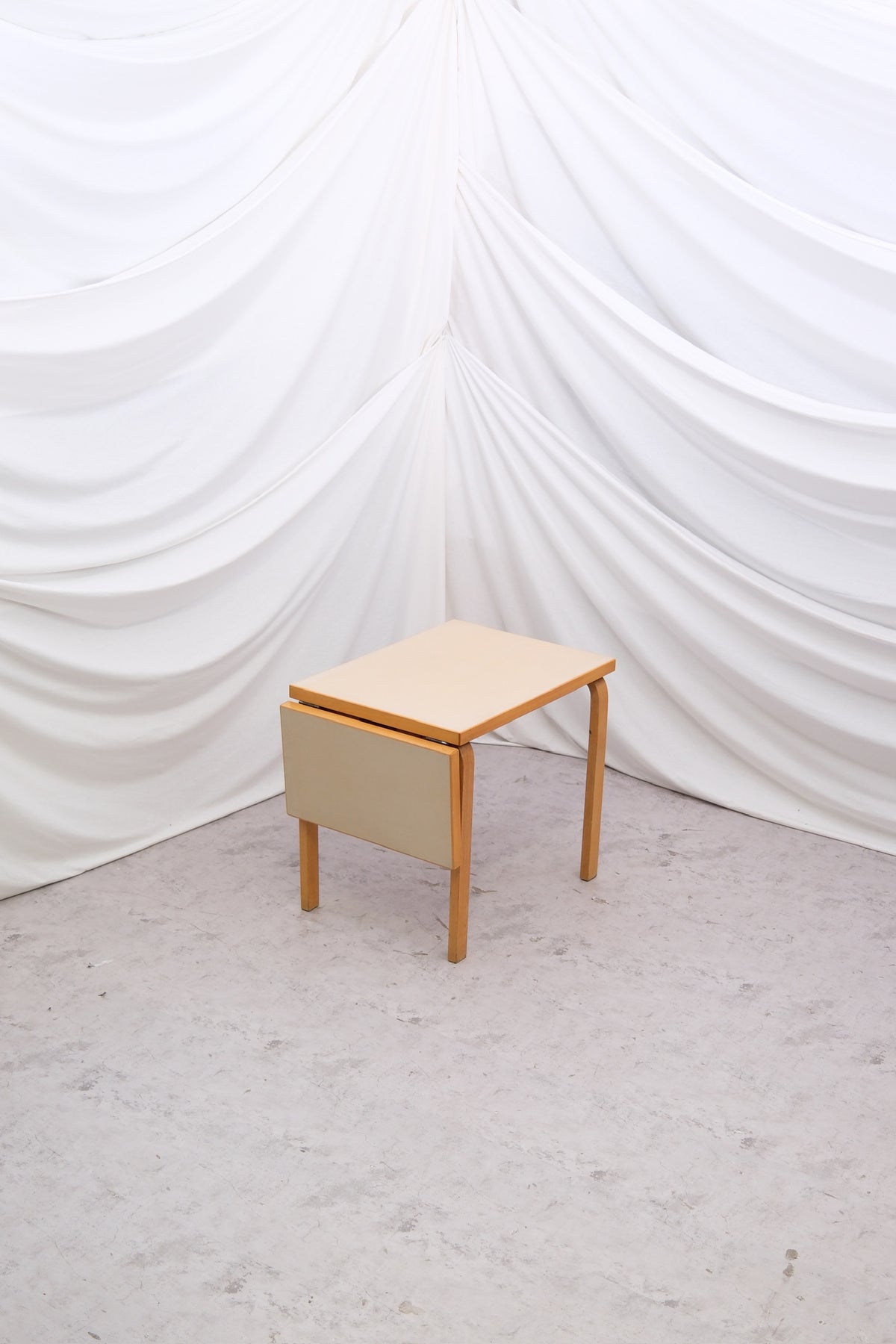 Artek DL82 Drop-Leaf Table OY HUONEKALU- JA RAKENNUSTYTEHDAS AB, 1950/1960S