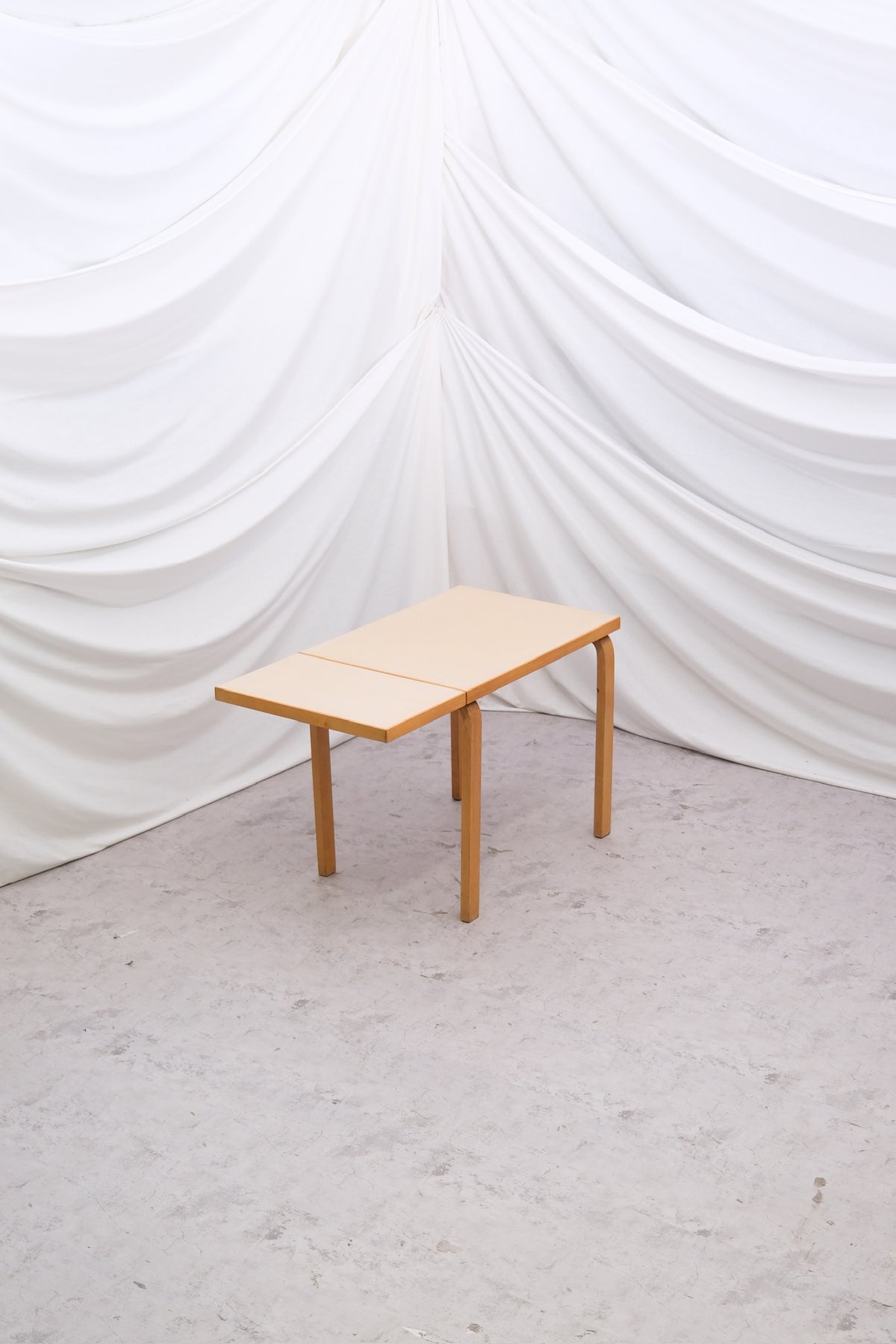 Artek DL82 Drop-Leaf Table OY HUONEKALU- JA RAKENNUSTYTEHDAS AB, 1950/1960S