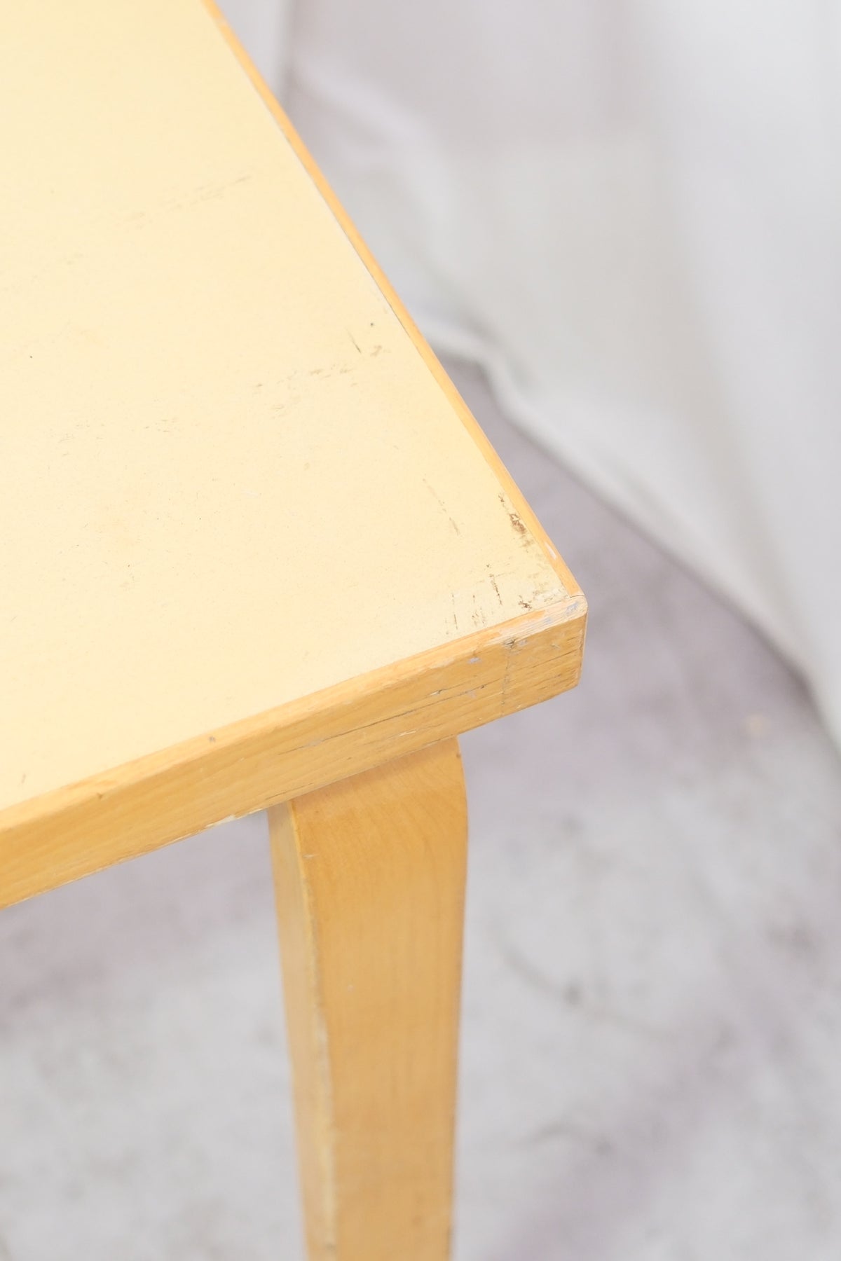 Artek 81B table, light yellow laminate
