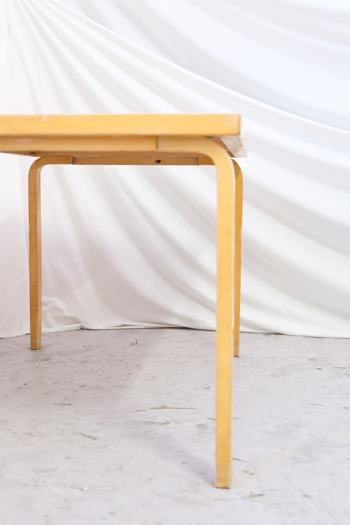 Artek 81B table, light yellow laminate