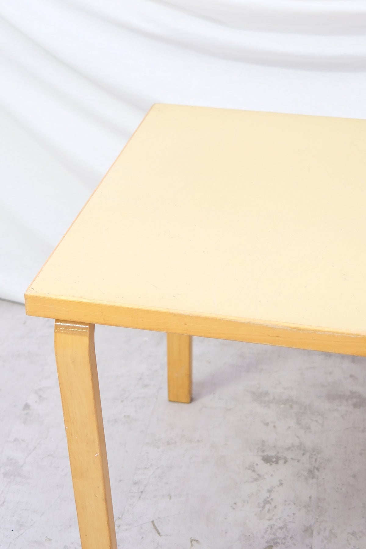 Artek 81B table, light yellow laminate