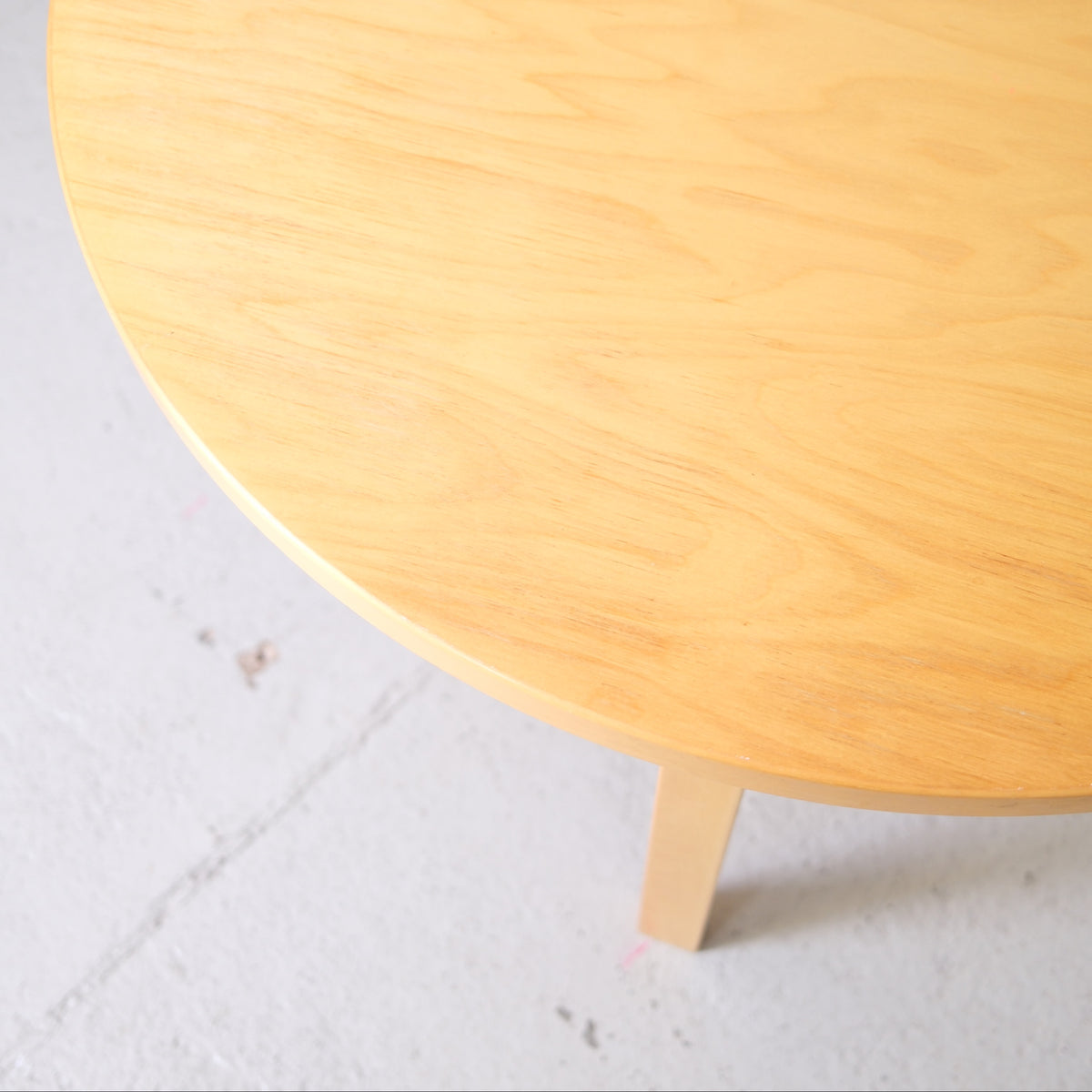 Artek 90A pyöreä pöytä – Alvar Aalto