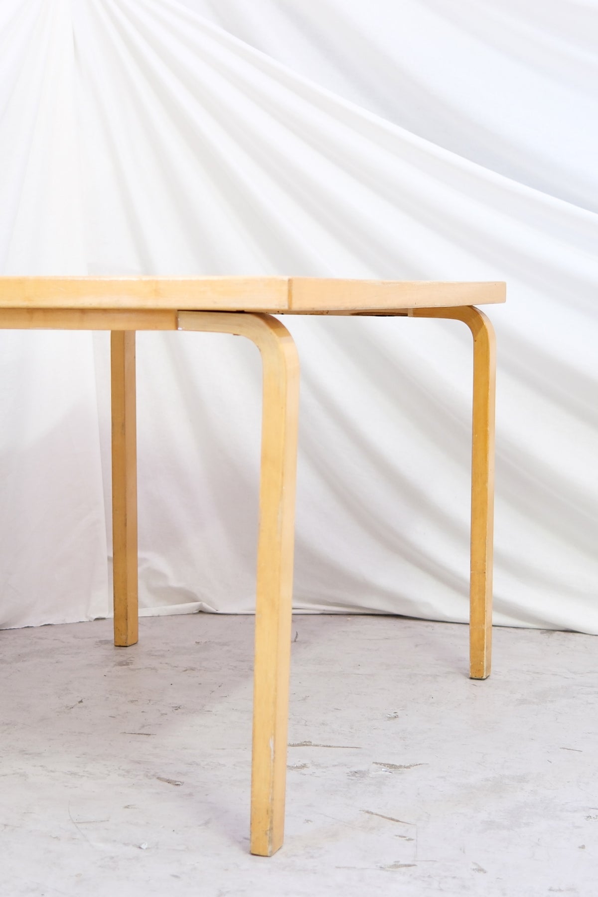 Artek 81B table, light yellow laminate