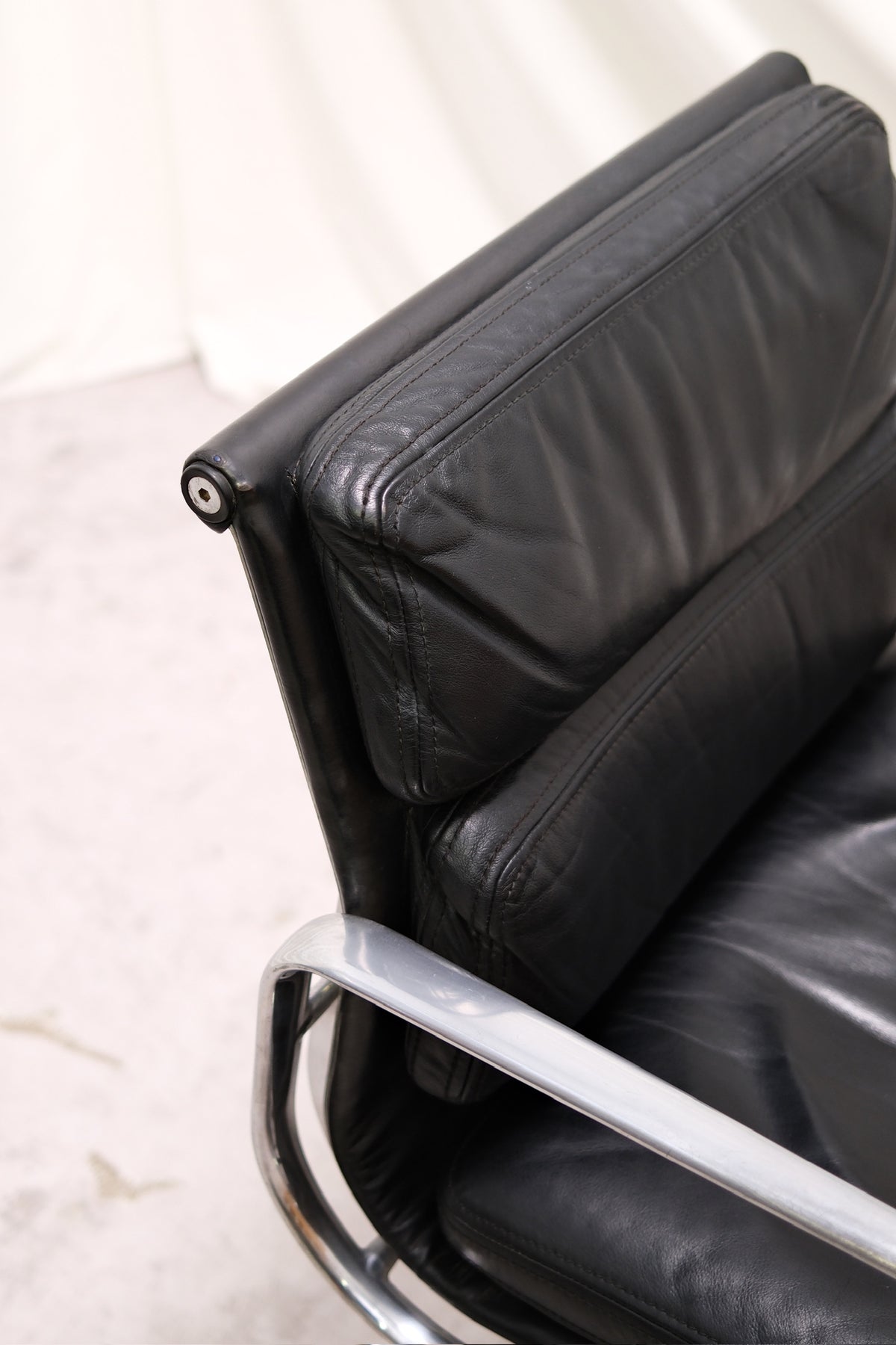 EA217 Soft Pad -tuoli – Charles & Ray Eames, valmistaja ICF, Italia