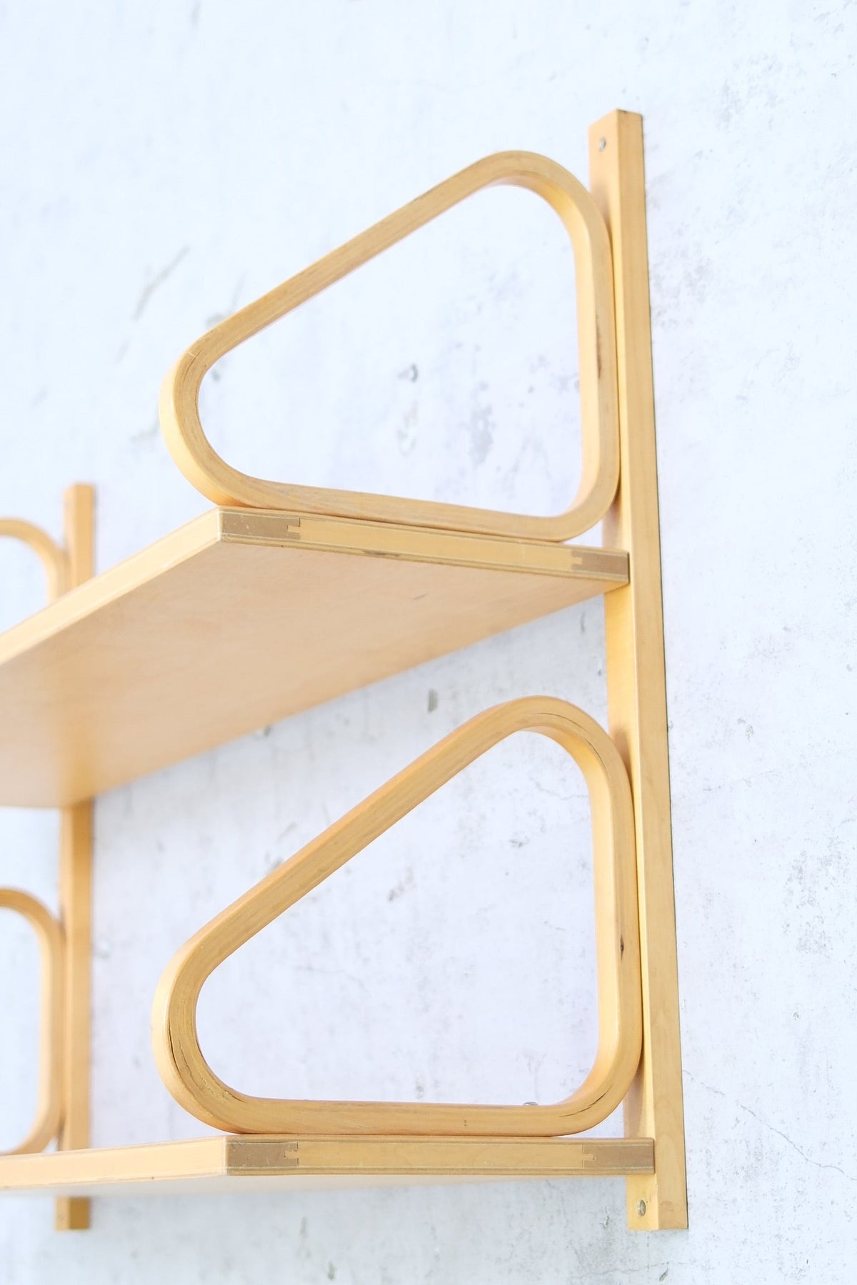 Alvar Aalto 112B -kaksiosainen seinähylly