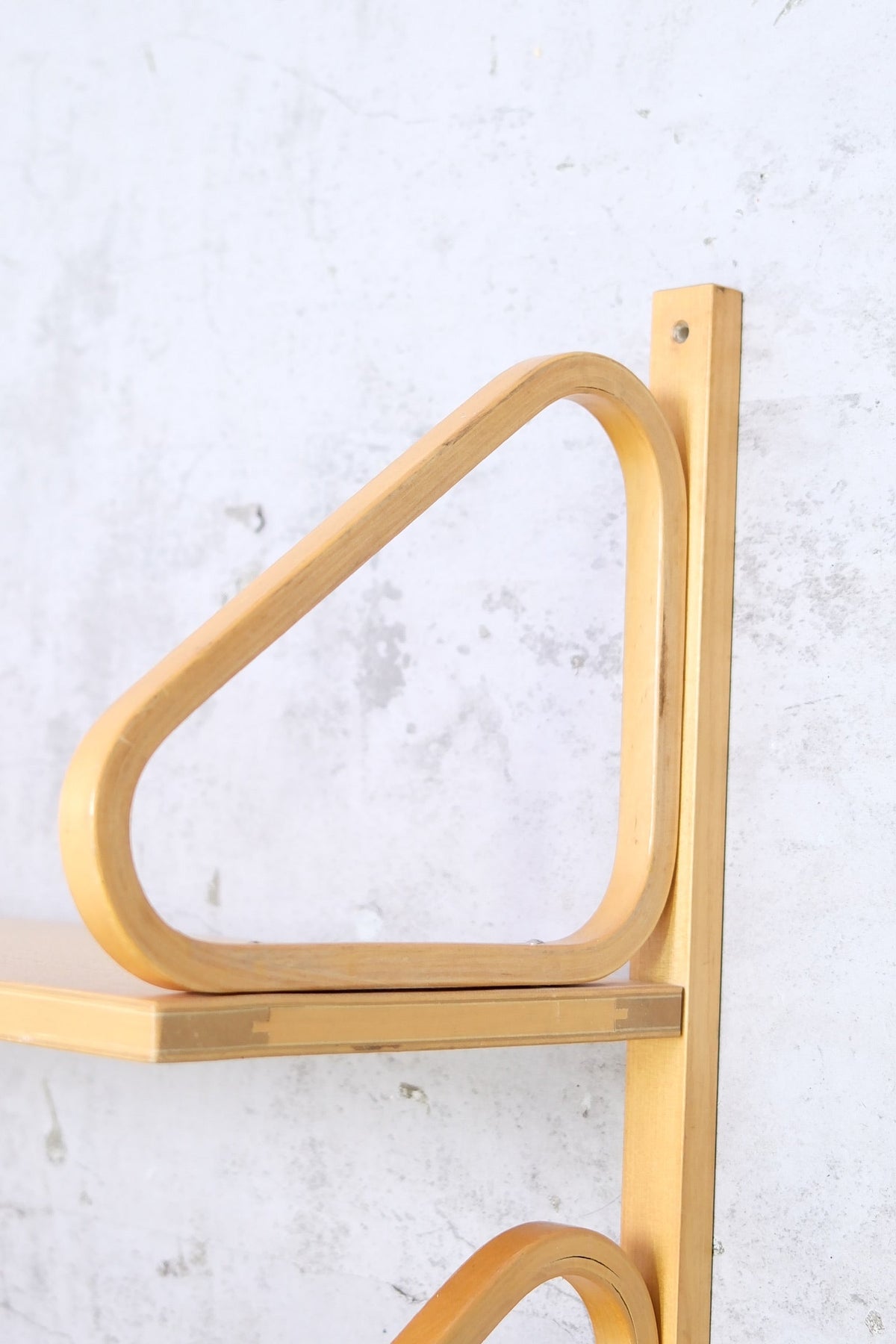 Alvar Aalto 112B -kaksiosainen seinähylly