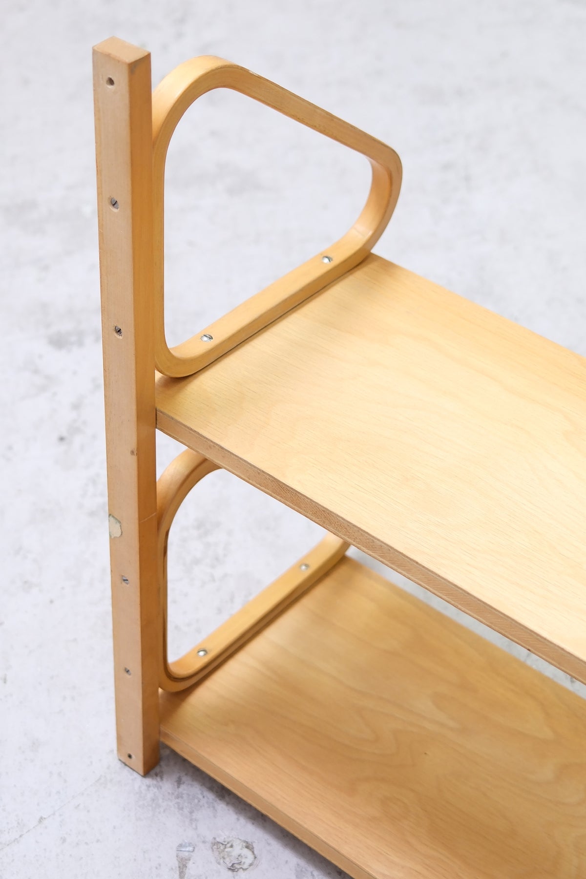 Alvar Aalto 112B -kaksiosainen seinähylly