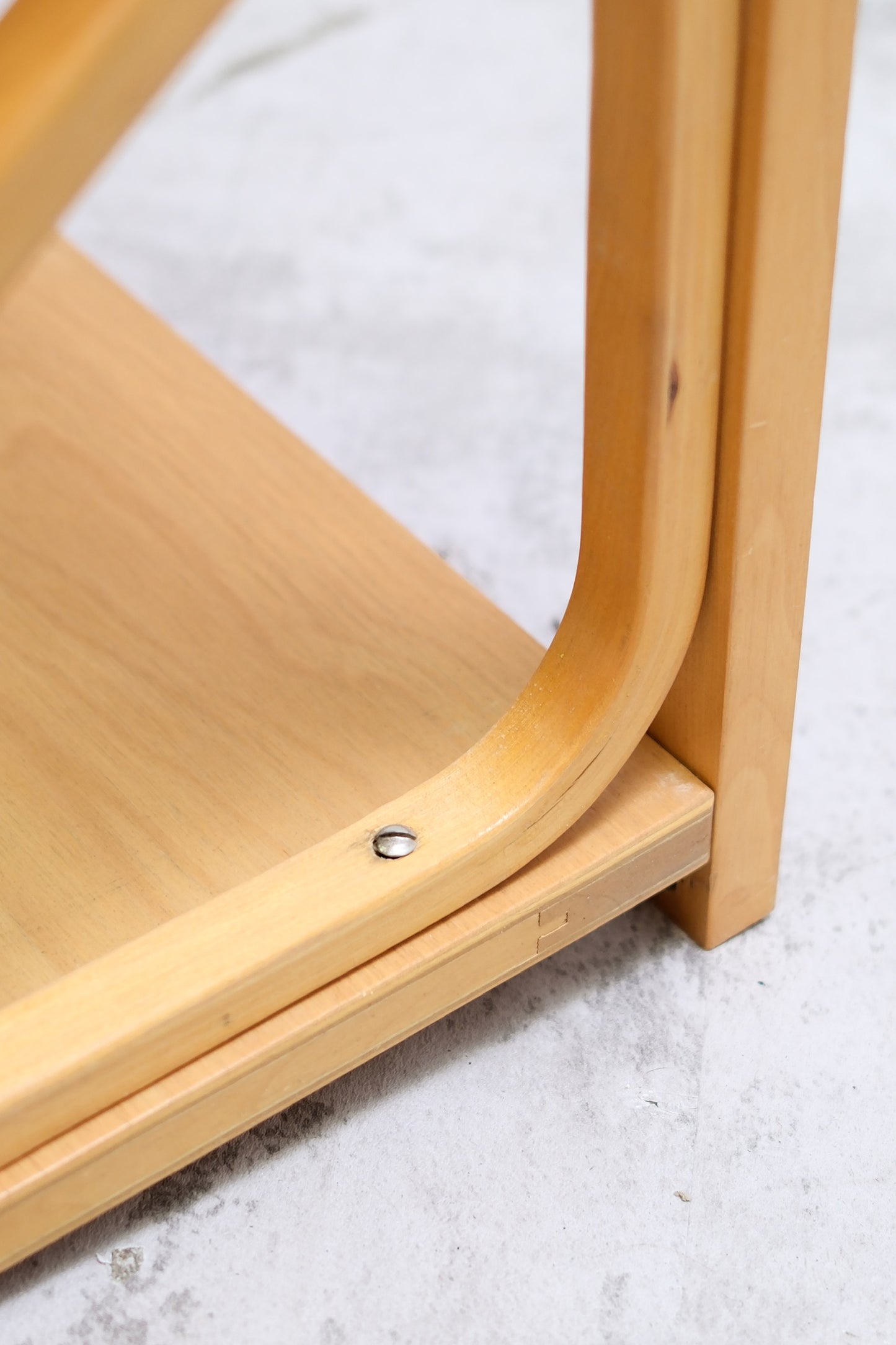 Alvar Aalto 112B -kaksiosainen seinähylly