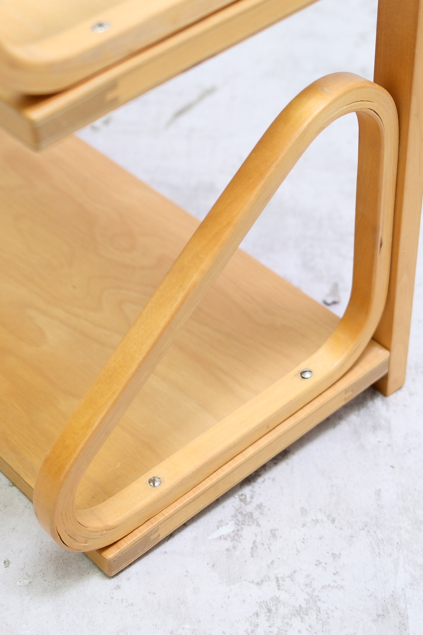 Alvar Aalto 112B -kaksiosainen seinähylly