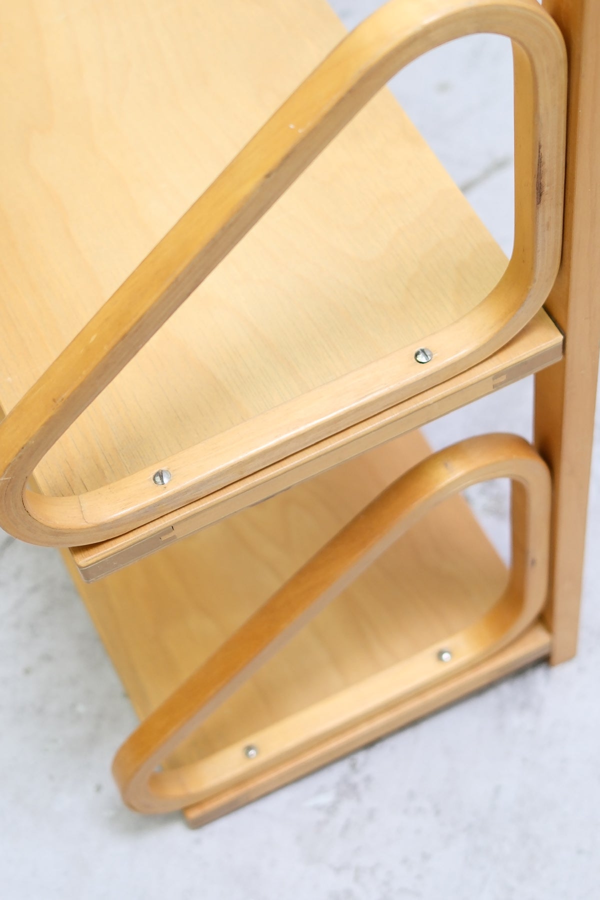 Alvar Aalto 112B -kaksiosainen seinähylly