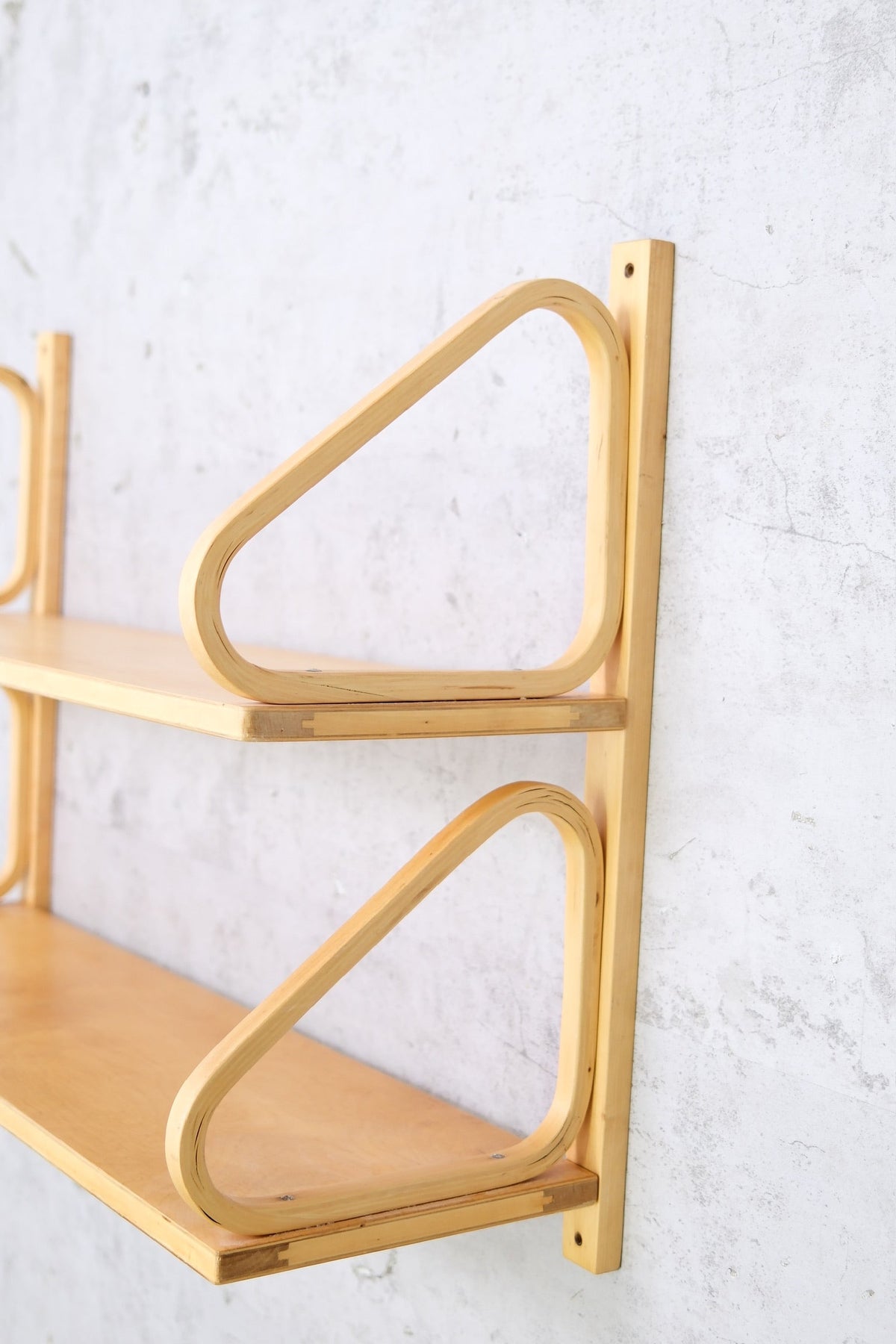 Alvar Aalto 112B -kaksiosainen seinähylly