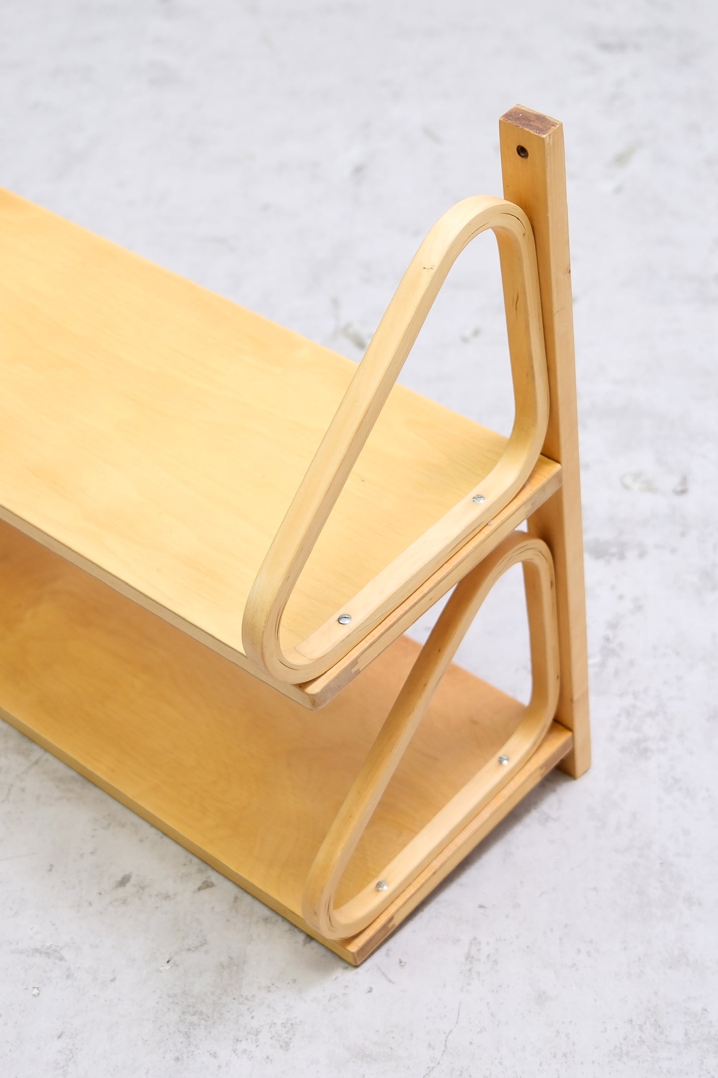Alvar Aalto 112B -kaksiosainen seinähylly