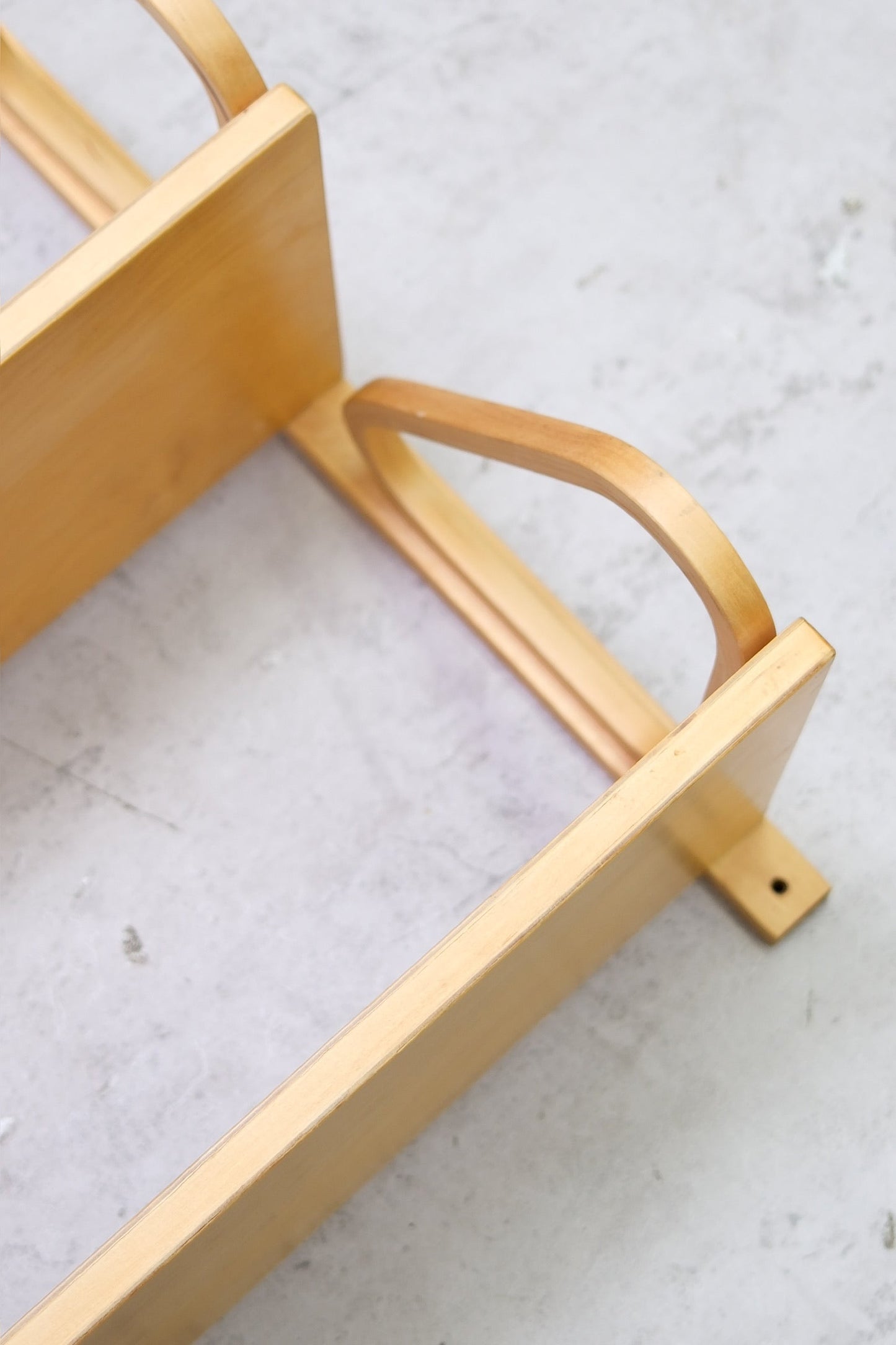 Alvar Aalto 112B -kaksiosainen seinähylly