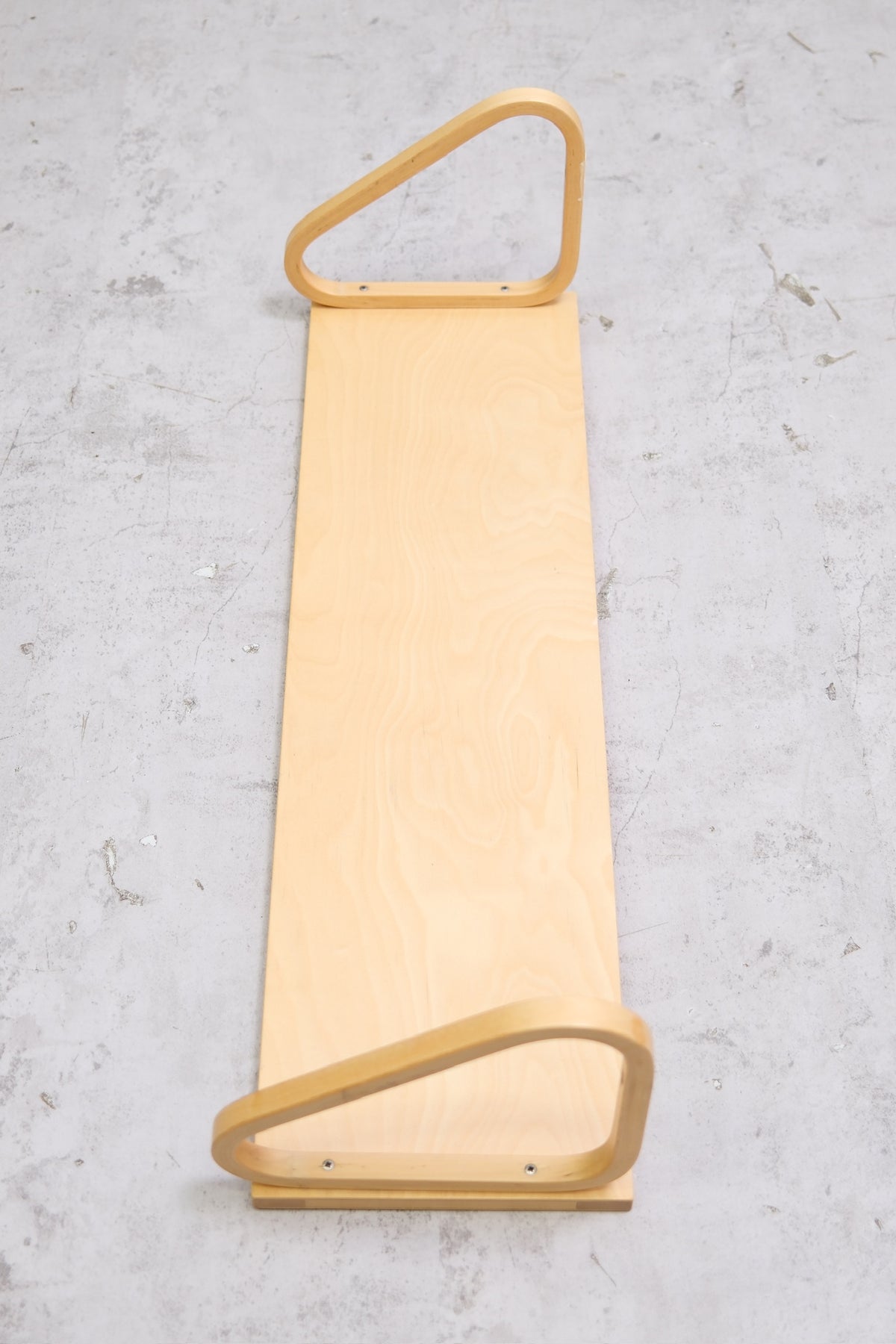 Alvar Aalto 112B -seinähylly, 4 saatavilla