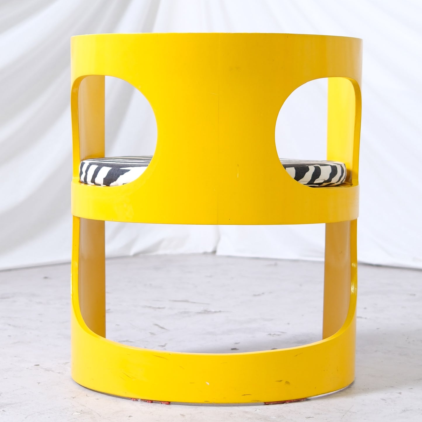 Arne Jacobsen Prepop -ruokailuryhmä, valmistaja Asko, keltainen, 1970-luku