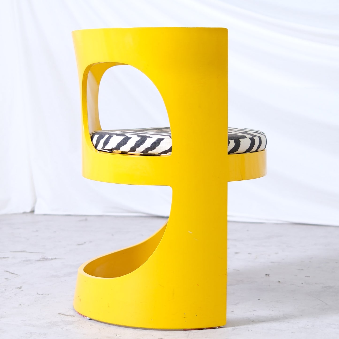 Arne Jacobsen Prepop -ruokailuryhmä, valmistaja Asko, keltainen, 1970-luku