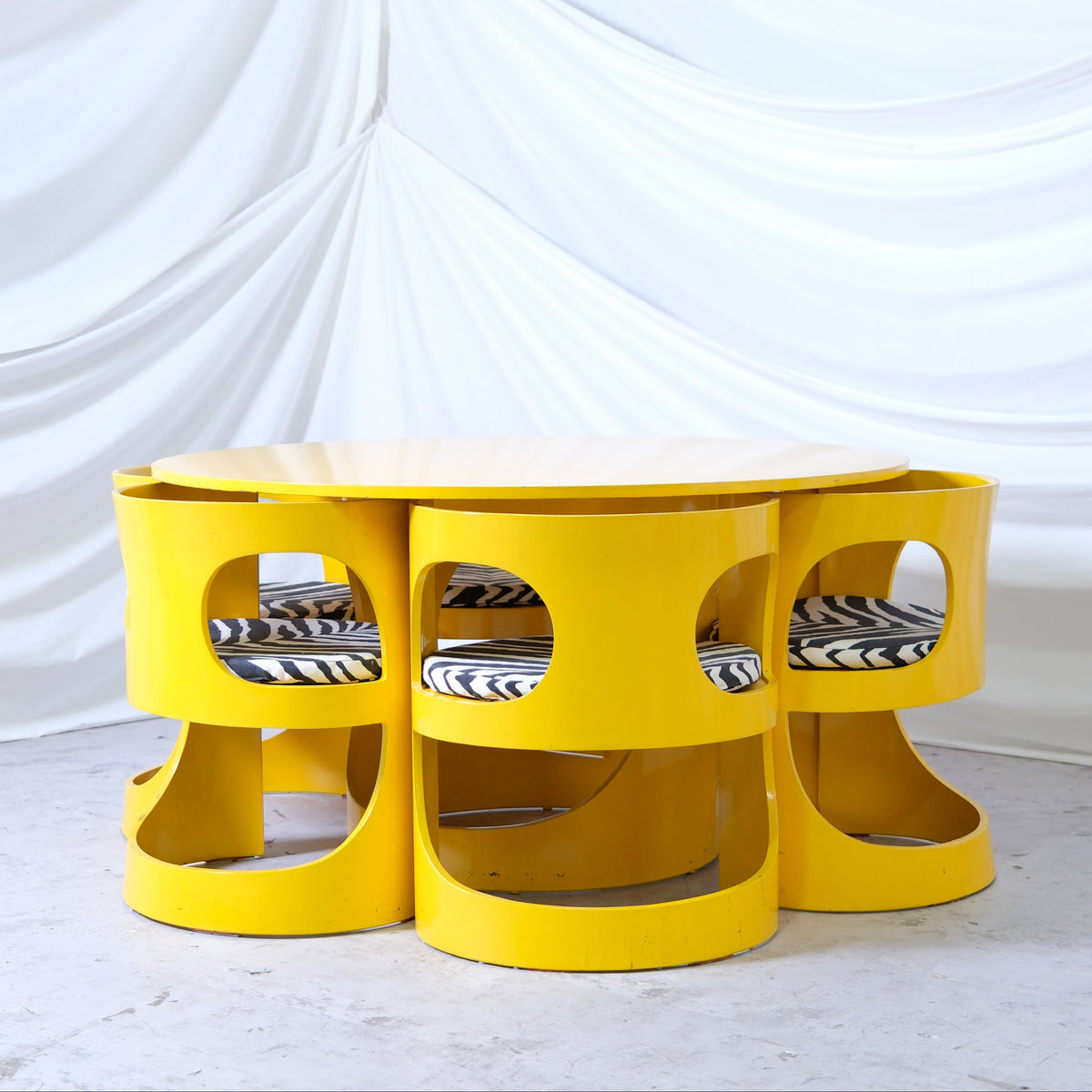 Arne Jacobsen Prepop -ruokailuryhmä, valmistaja Asko, keltainen, 1970-luku