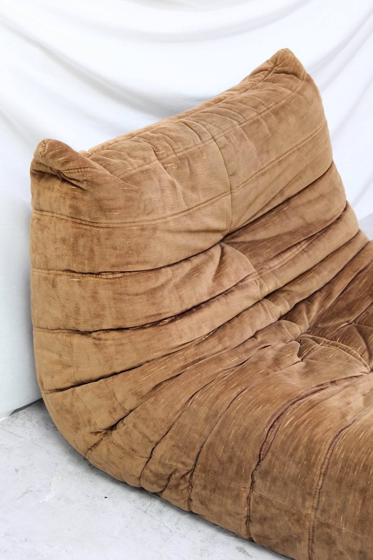 Ligne Roset Togo -sohvaryhmä, ruskea sametti