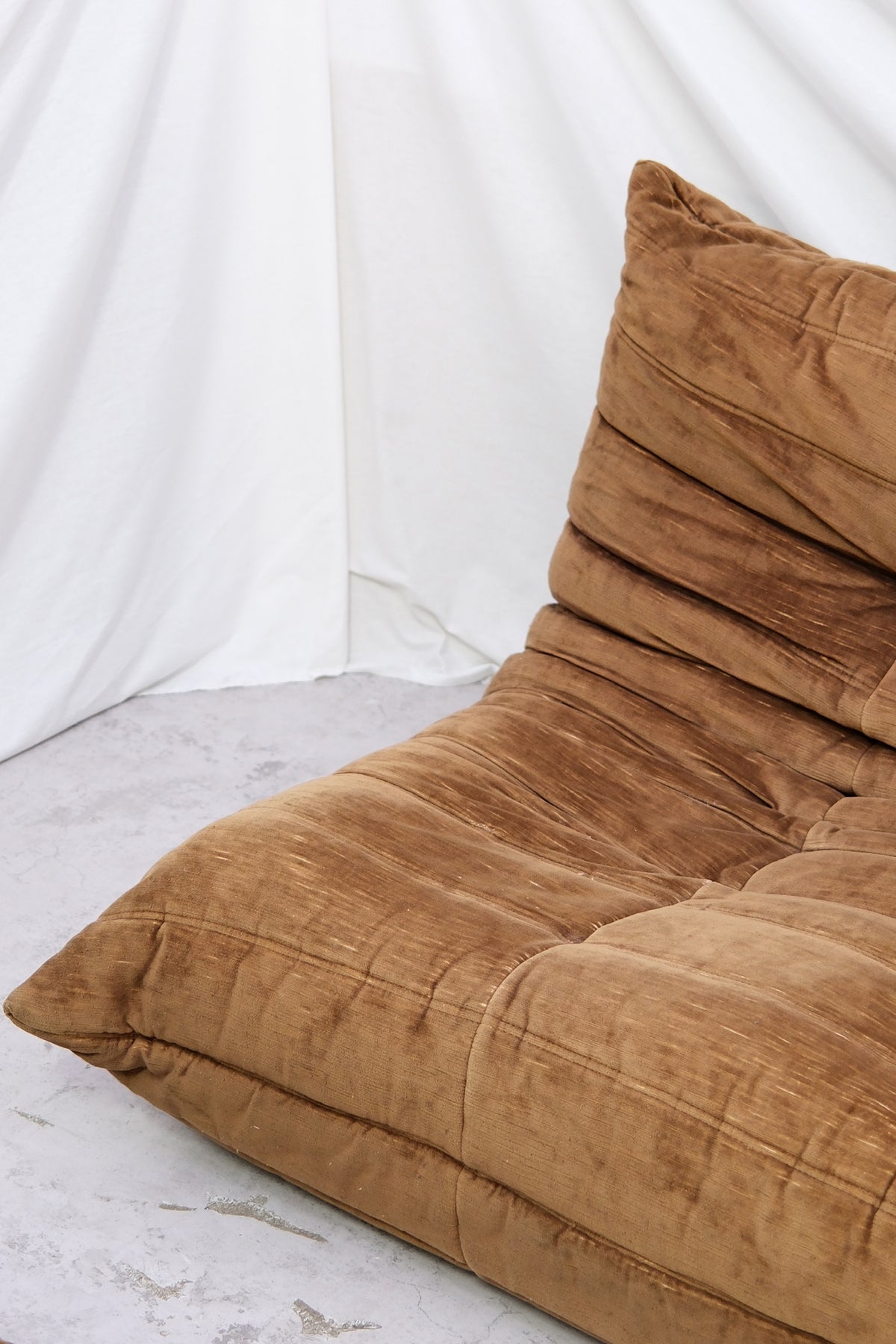 Ligne Roset Togo -sohvaryhmä, ruskea sametti