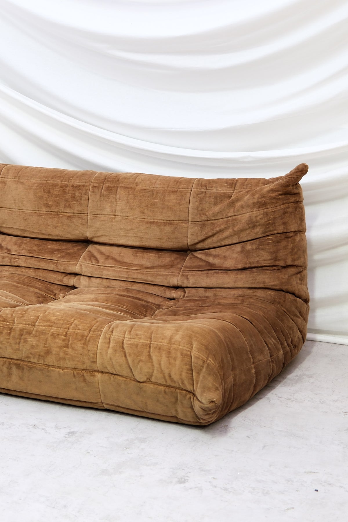 Ligne Roset Togo -sohvaryhmä, ruskea sametti