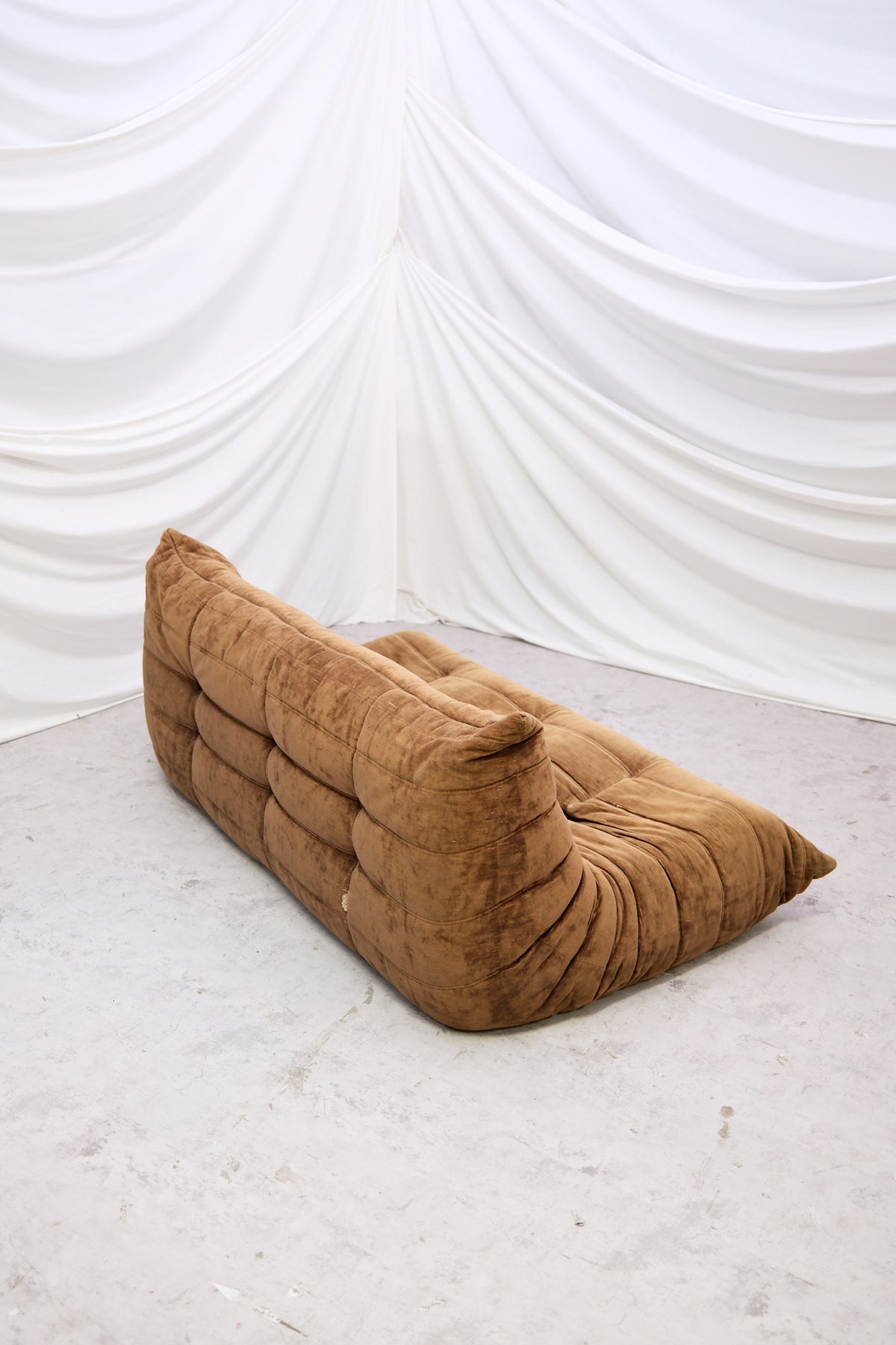Ligne Roset Togo -sohvaryhmä, ruskea sametti