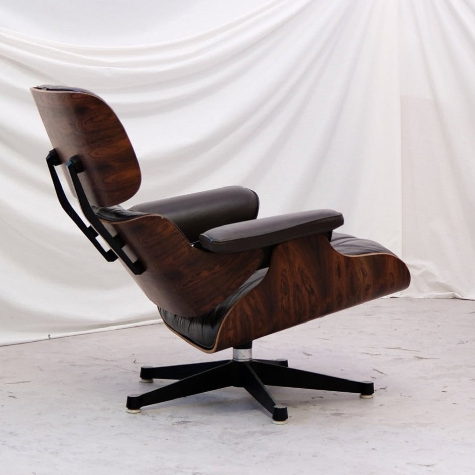 Vintage Charles ja Ray Eames -lepotuolit, ruusupuu ja tummanruskea nahka