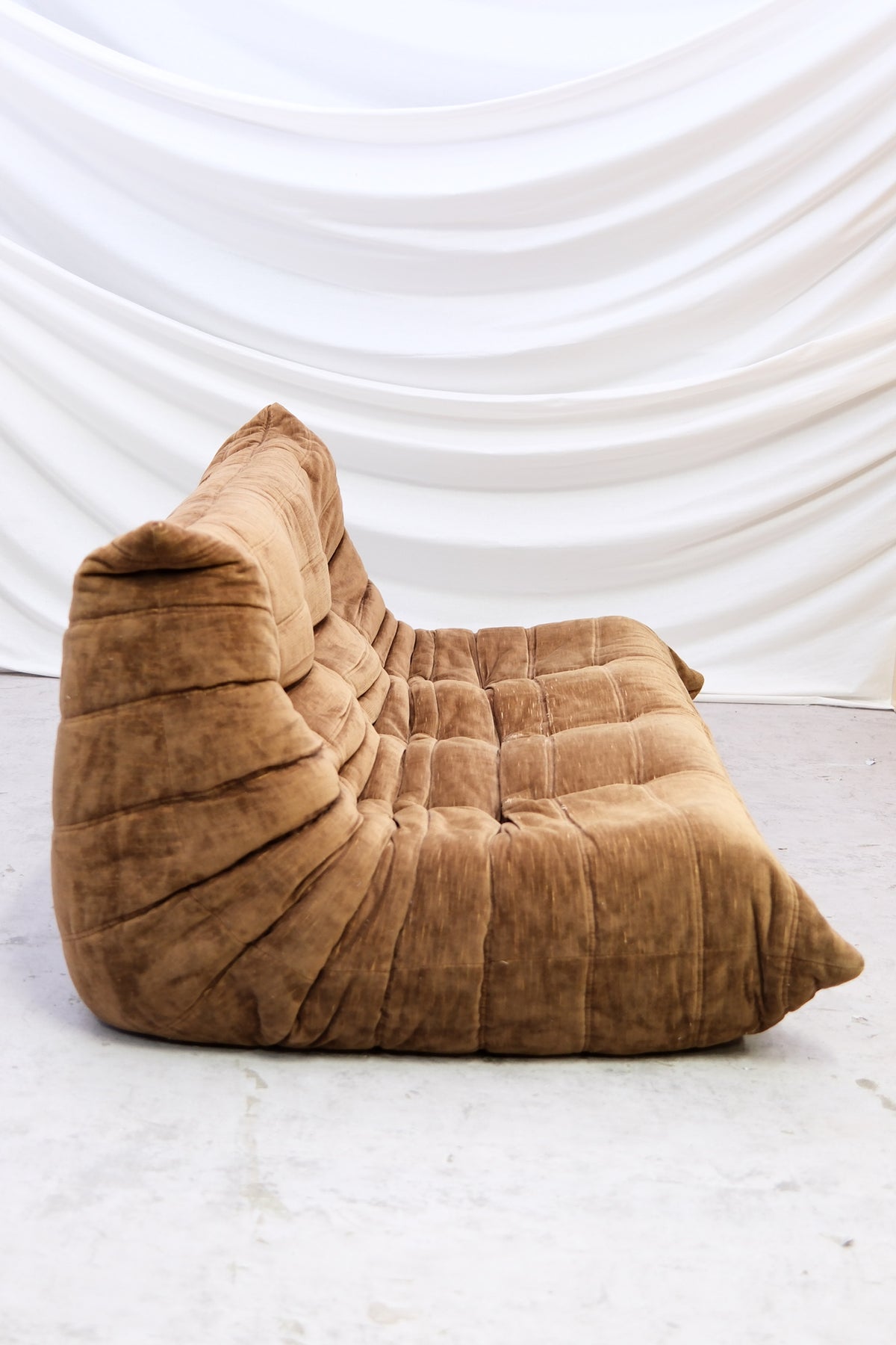 Ligne Roset Togo -sohvaryhmä, ruskea sametti