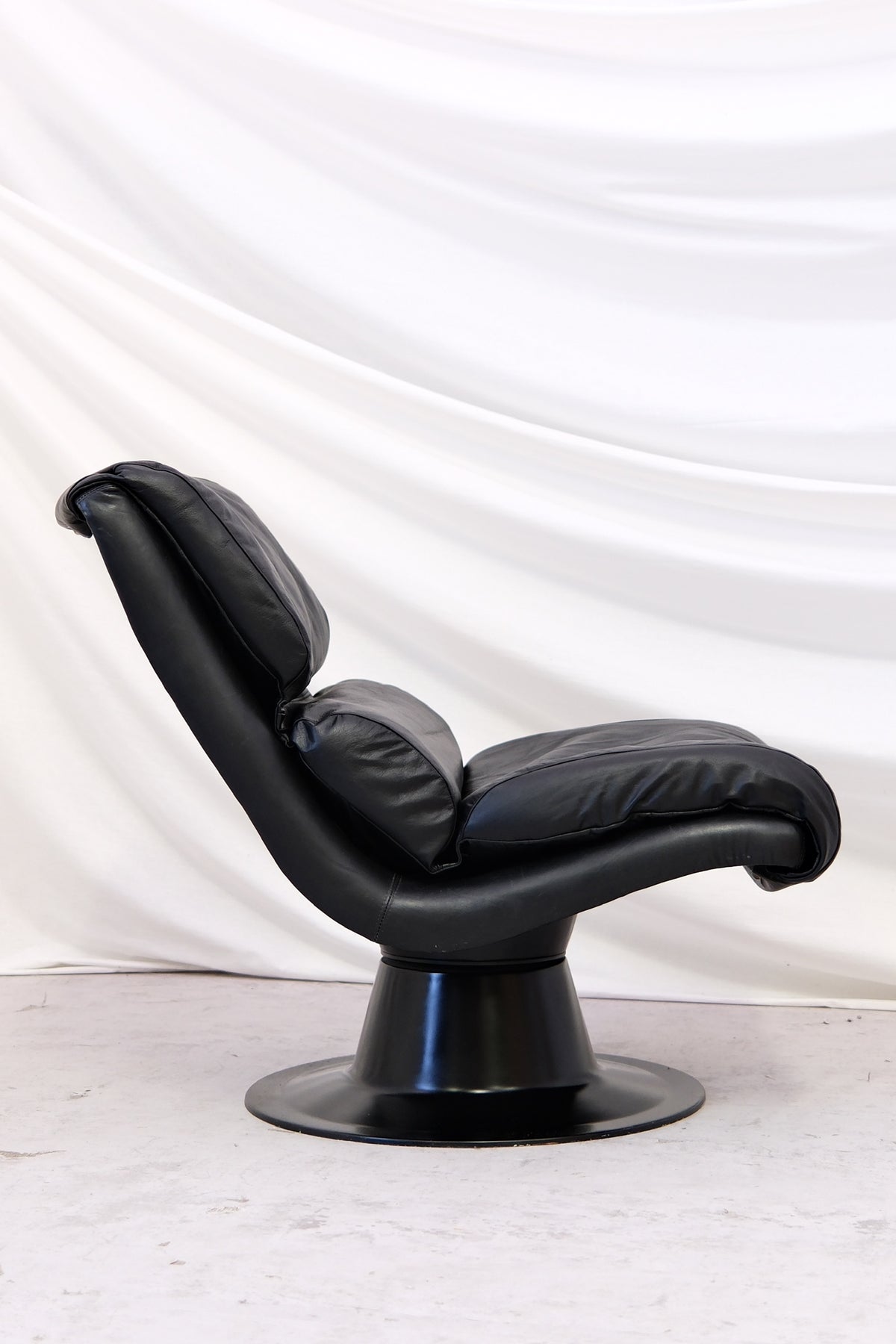 Yrjö Kukkapuro Saturnus armchairs - Avarte, Finland