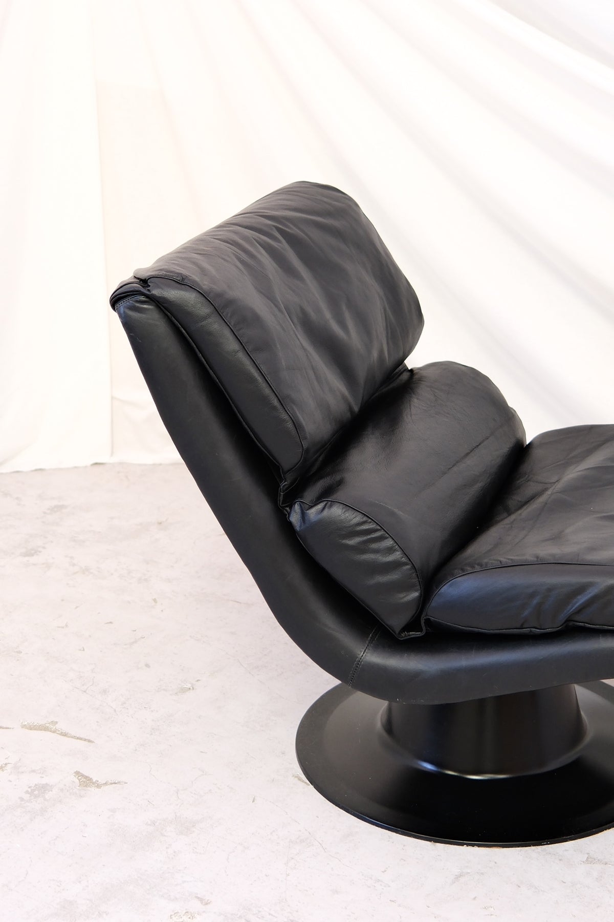 Yrjö Kukkapuro Saturnus armchairs - Avarte, Finland