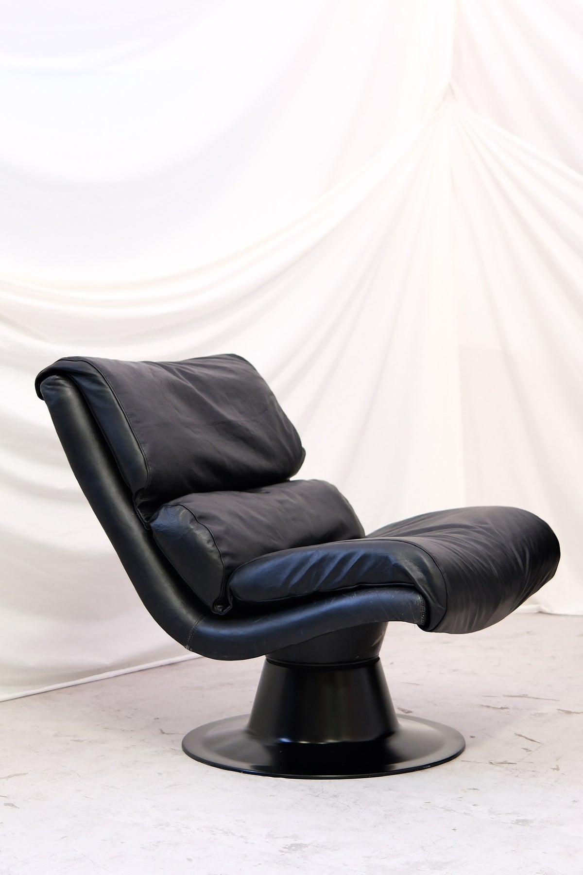 Yrjö Kukkapuro Saturnus armchairs - Avarte, Finland