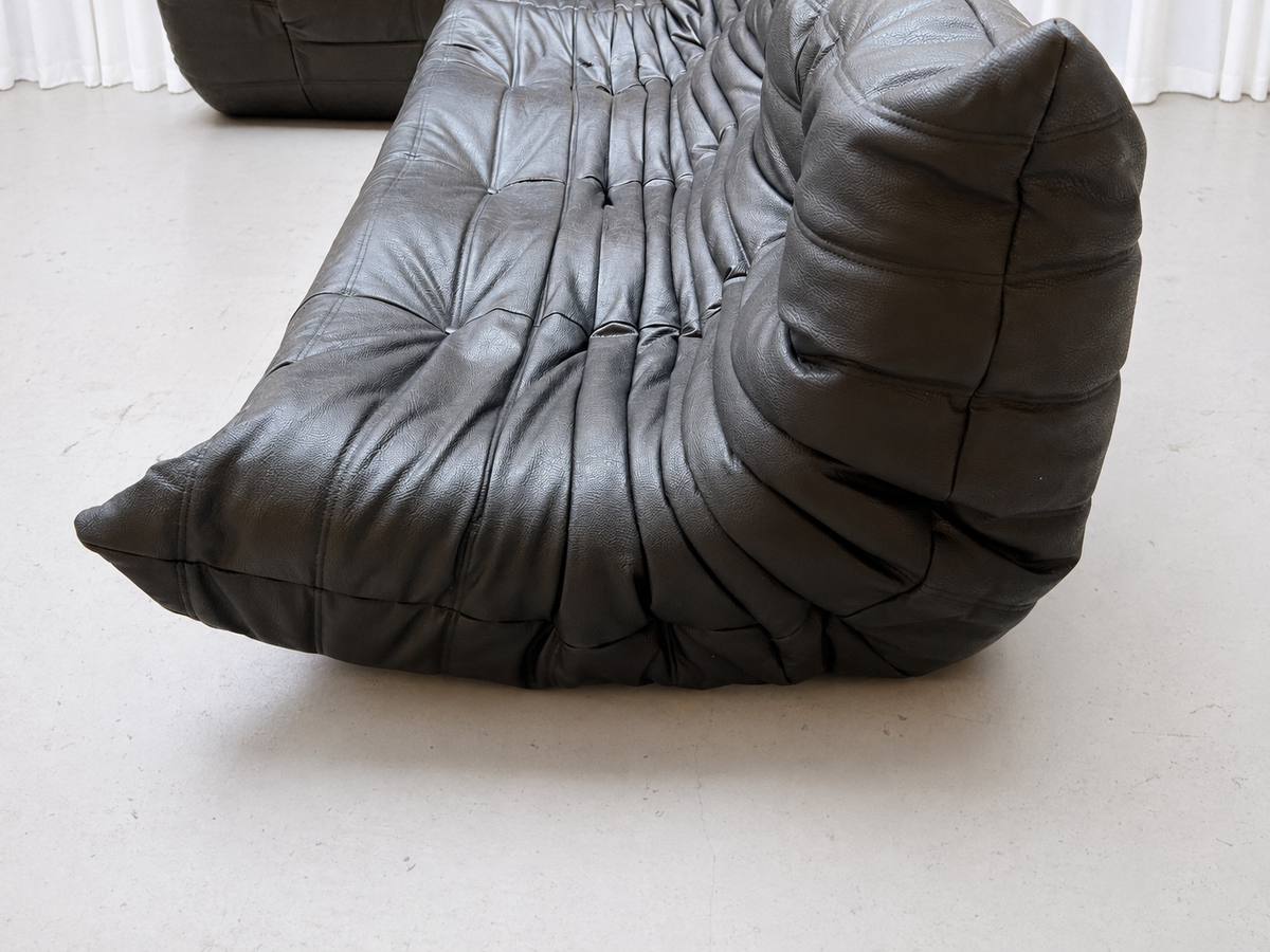 Ligne Roset Togo -sohvaryhmä, musta nahka