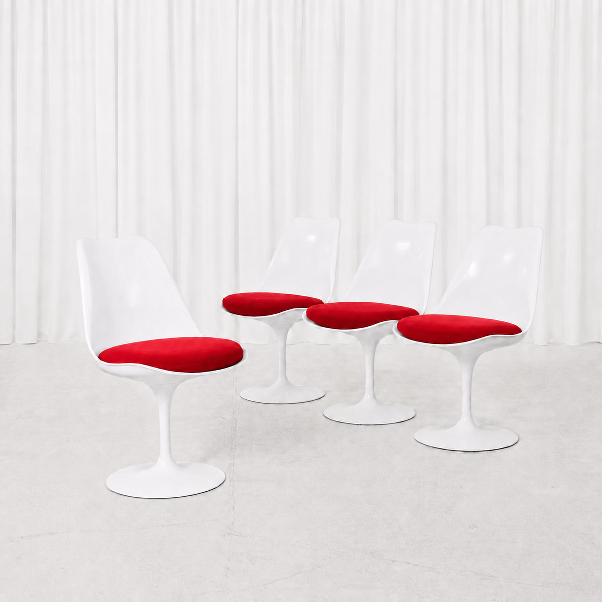 Eero Saarinen Tulip-tuoli, valkoinen ja punainen, valmistaja Knoll