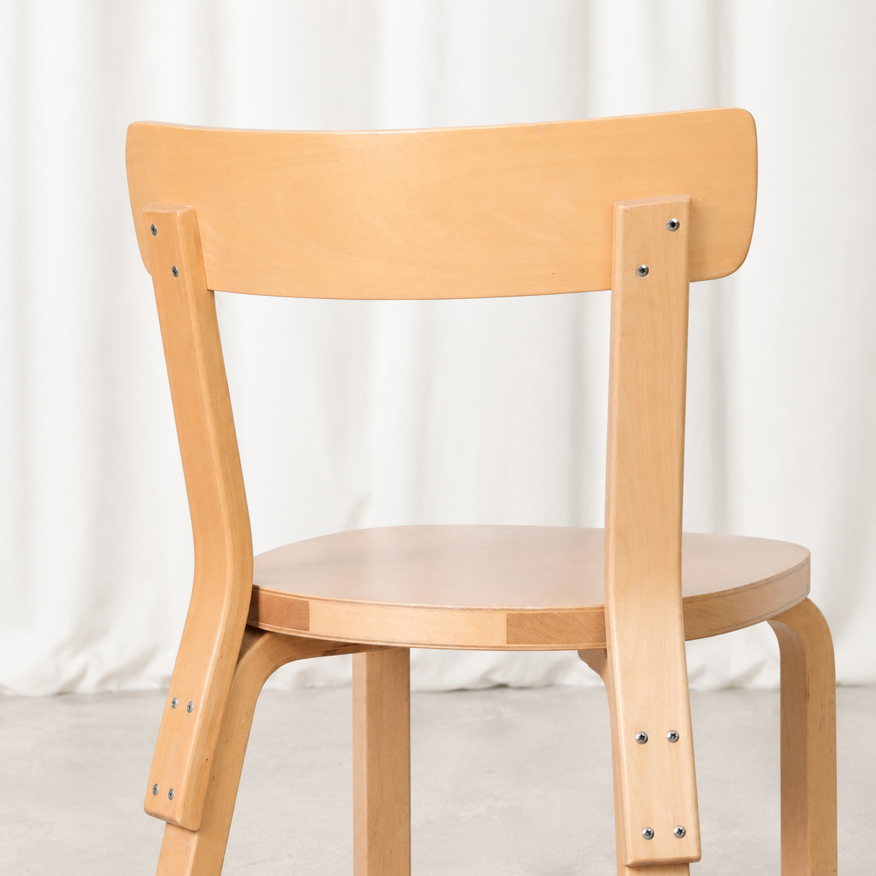 Artek tuoli 69, koivu – Alvar Aalto