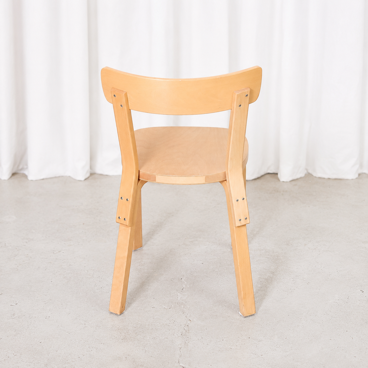 Artek tuoli 69, koivu – Alvar Aalto
